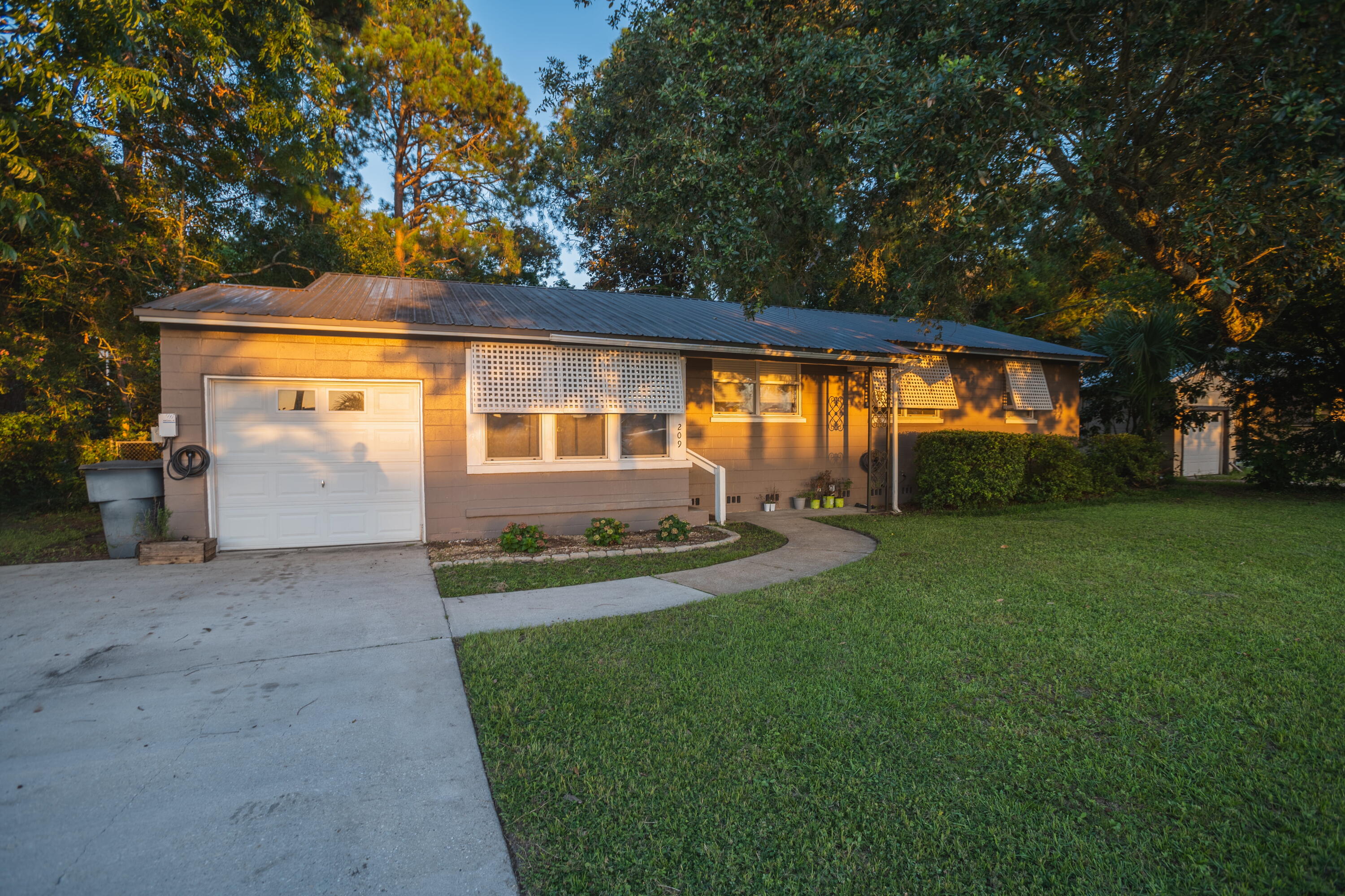 GARNIERS BEACH - Residential