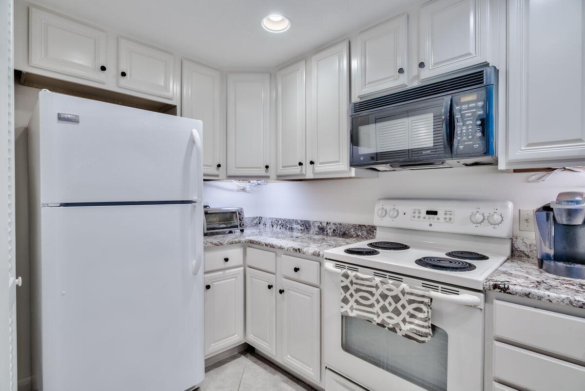 PLAYERS CLUB ON THE BAY - Residential