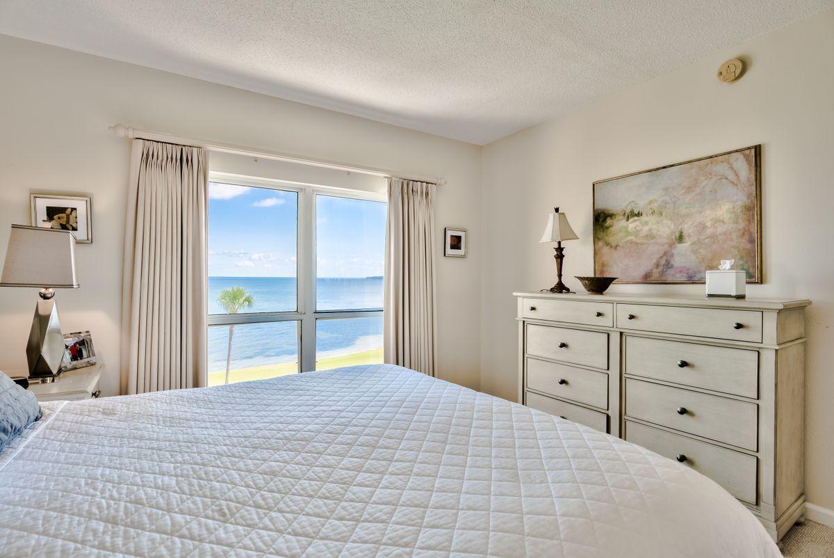 PLAYERS CLUB ON THE BAY - Residential