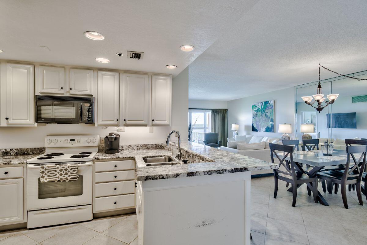 PLAYERS CLUB ON THE BAY - Residential