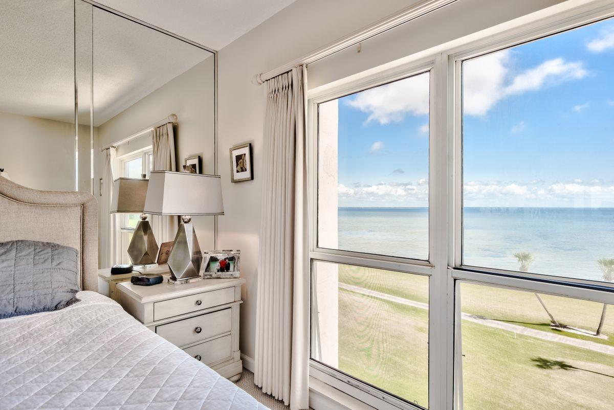 PLAYERS CLUB ON THE BAY - Residential