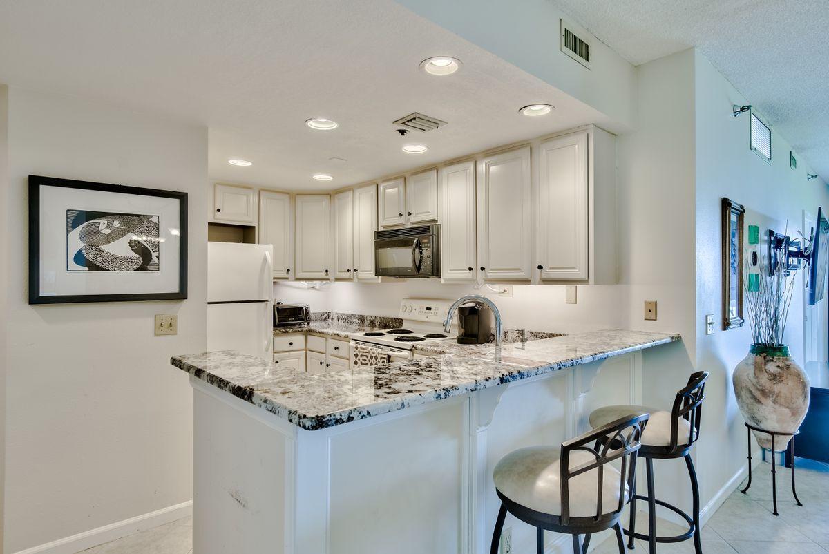 PLAYERS CLUB ON THE BAY - Residential