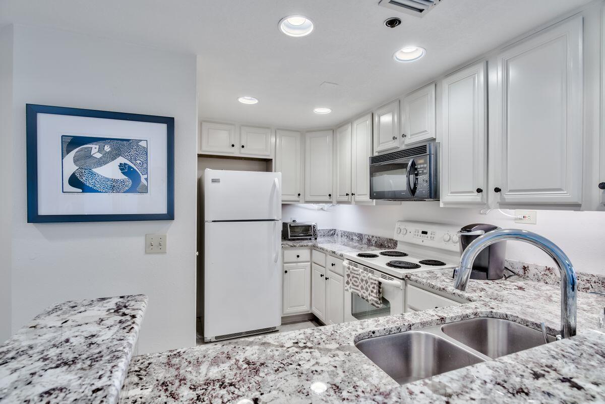 PLAYERS CLUB ON THE BAY - Residential