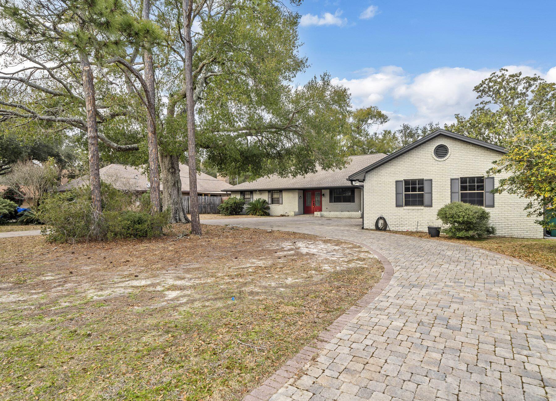 LAKE LORRAINE ESTATES 1 - Residential