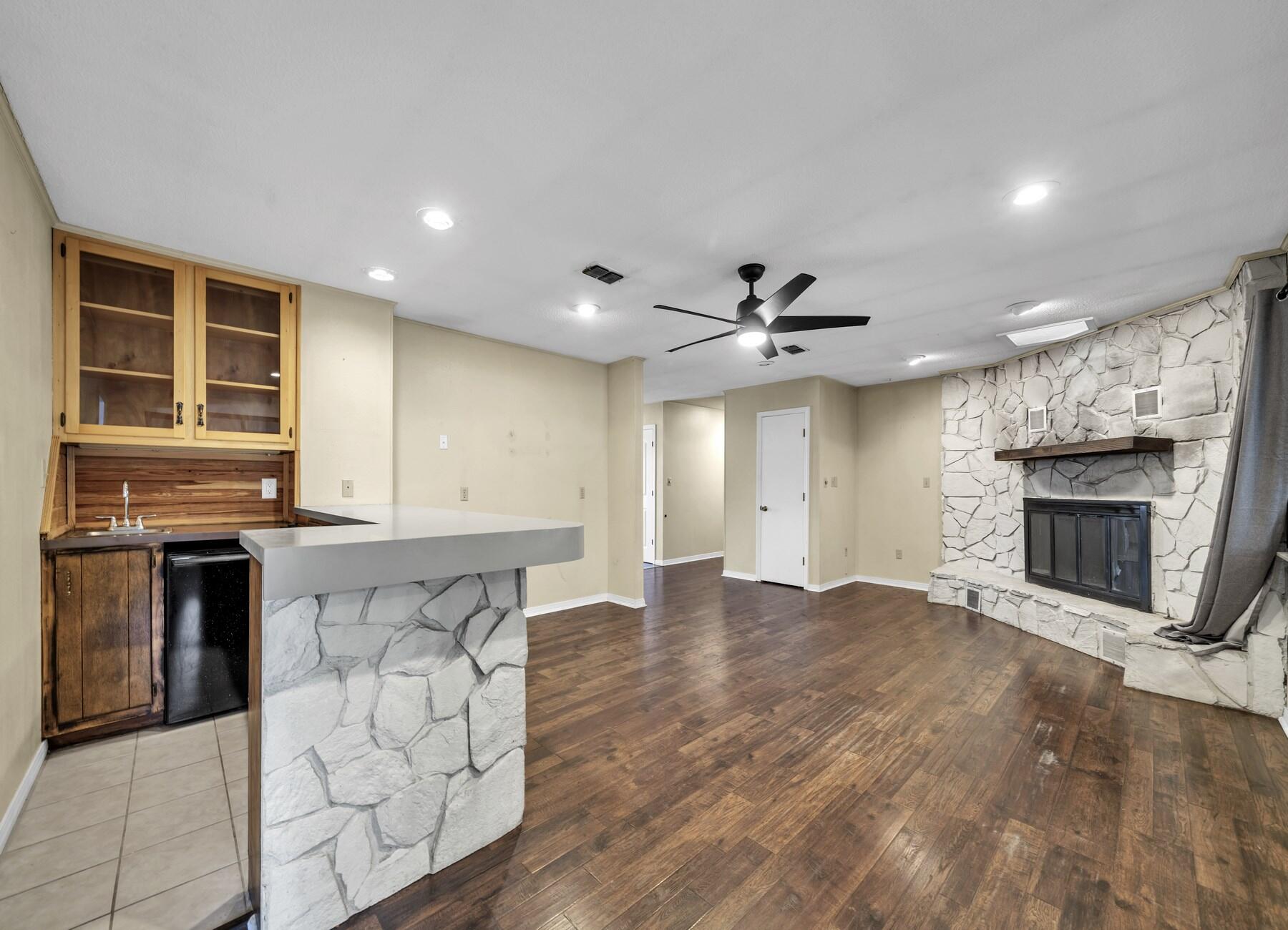 LAKE LORRAINE ESTATES 1 - Residential