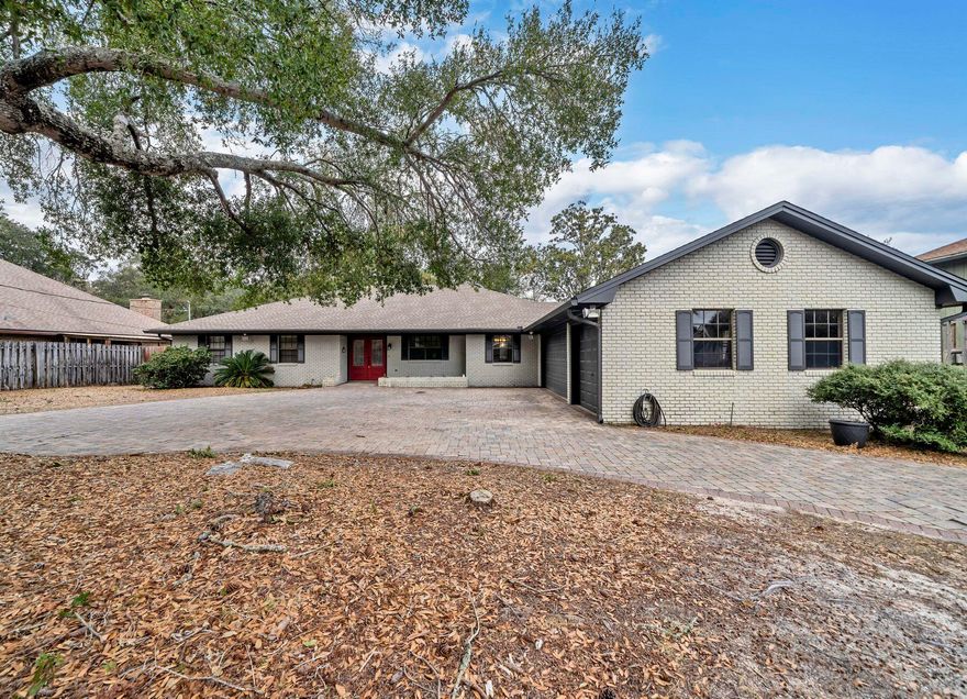 Welcome to this gorgeous home located in the Lake Lorraine Area on the Shalimar Point golf course. This spacious home offers a circular driveway that will meet all parking needs as well as 5 bedrooms, 3 full bathrooms, two living spaces, a heated and cooled Florida room, 3 car garage and a breakfast nook overlooking the fenced in back yard. this home is one of a kind. schedule your showing today!!