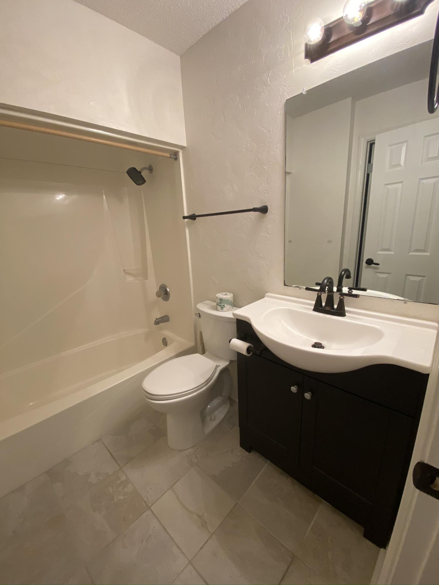 LAKESIDE CONDO AT BLUEWATER BAY - Residential