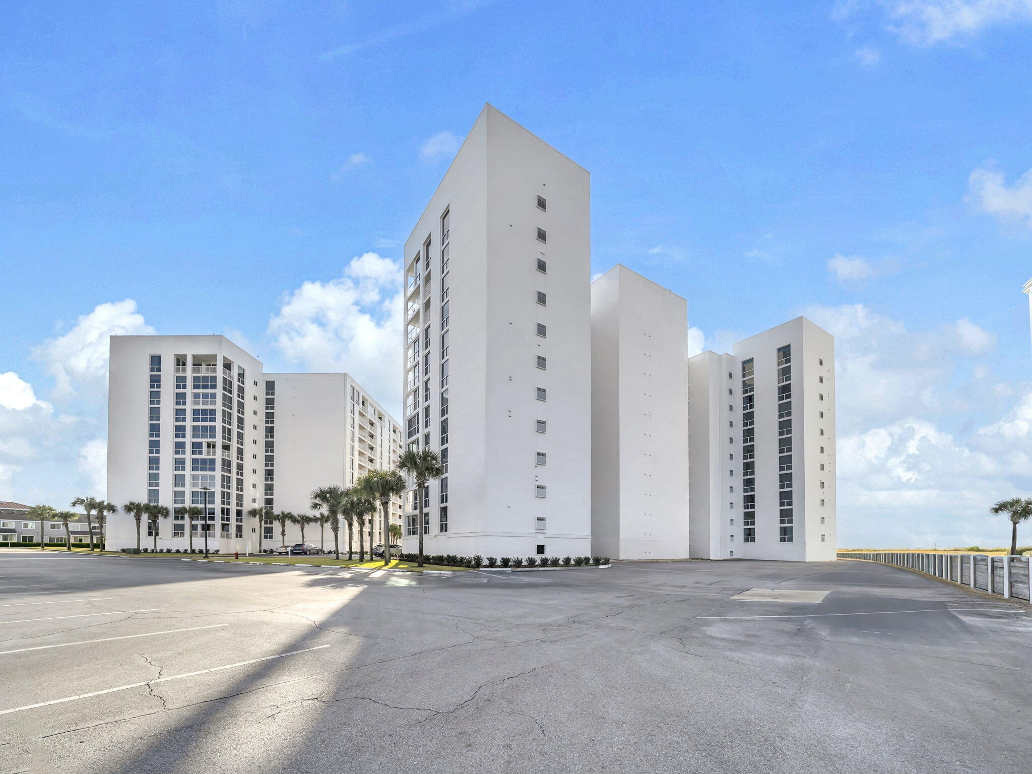 SHORELINE TOWERS 2 - Residential