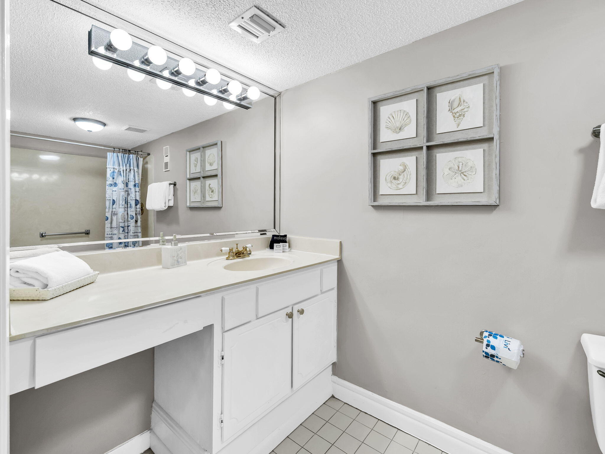 SHORELINE TOWERS 2 - Residential