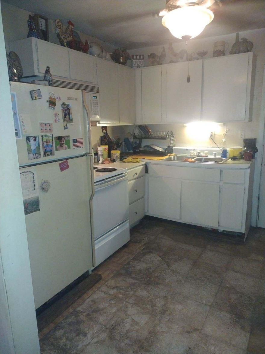 Welcome to 41 N. 19th St. in Defuniak Springs! This charming duplex offers four bedrooms, two baths, and the promise of passive income for savvy investors. While it boasts great potential, it will require some renovation, to bring it up to it's potential glory! Don't miss out on the opportunity to turn this diamond in the rough into a profitable investment!