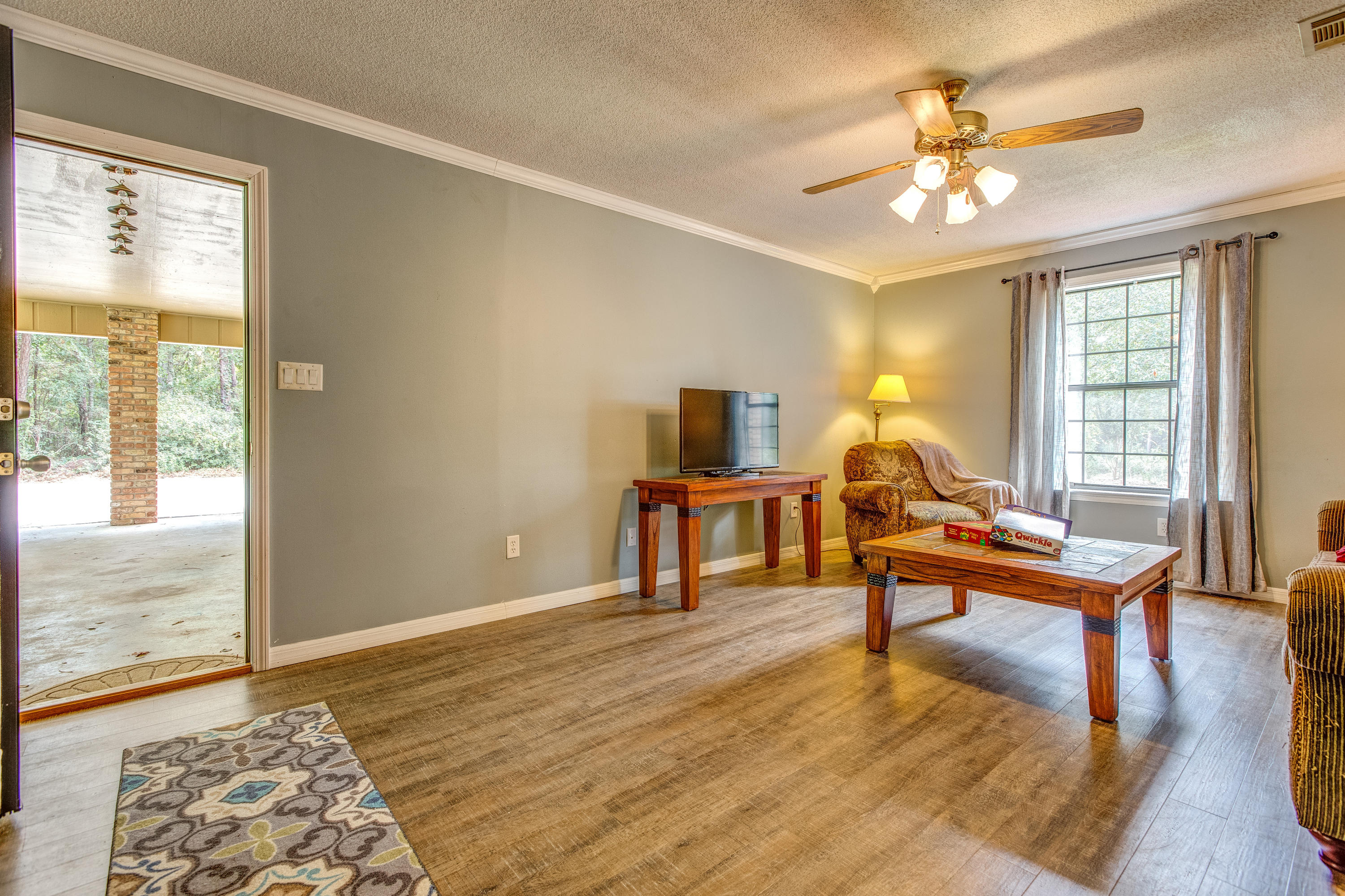 Pine forest manor - Residential