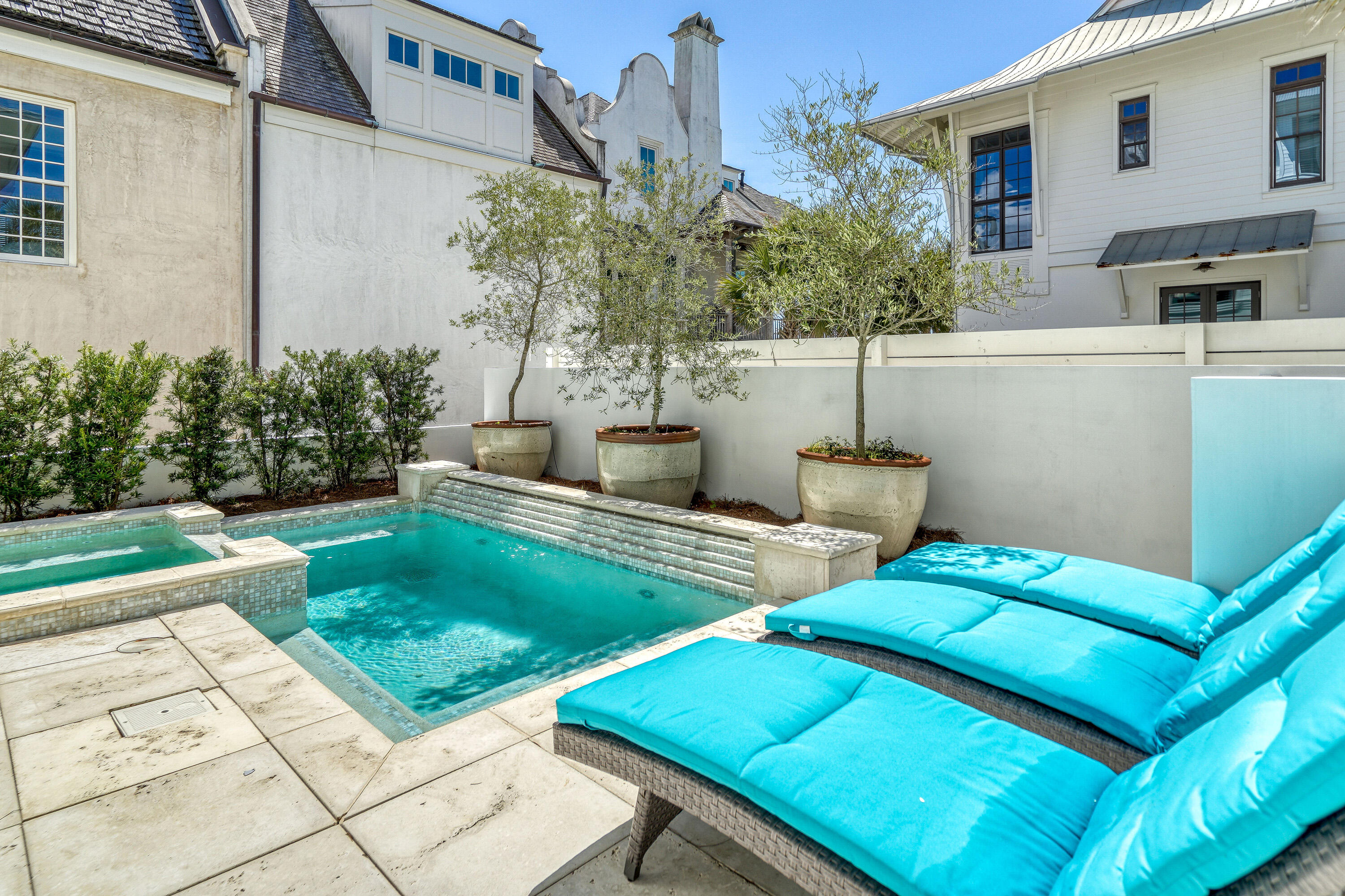 WATER'S EDGE - Residential