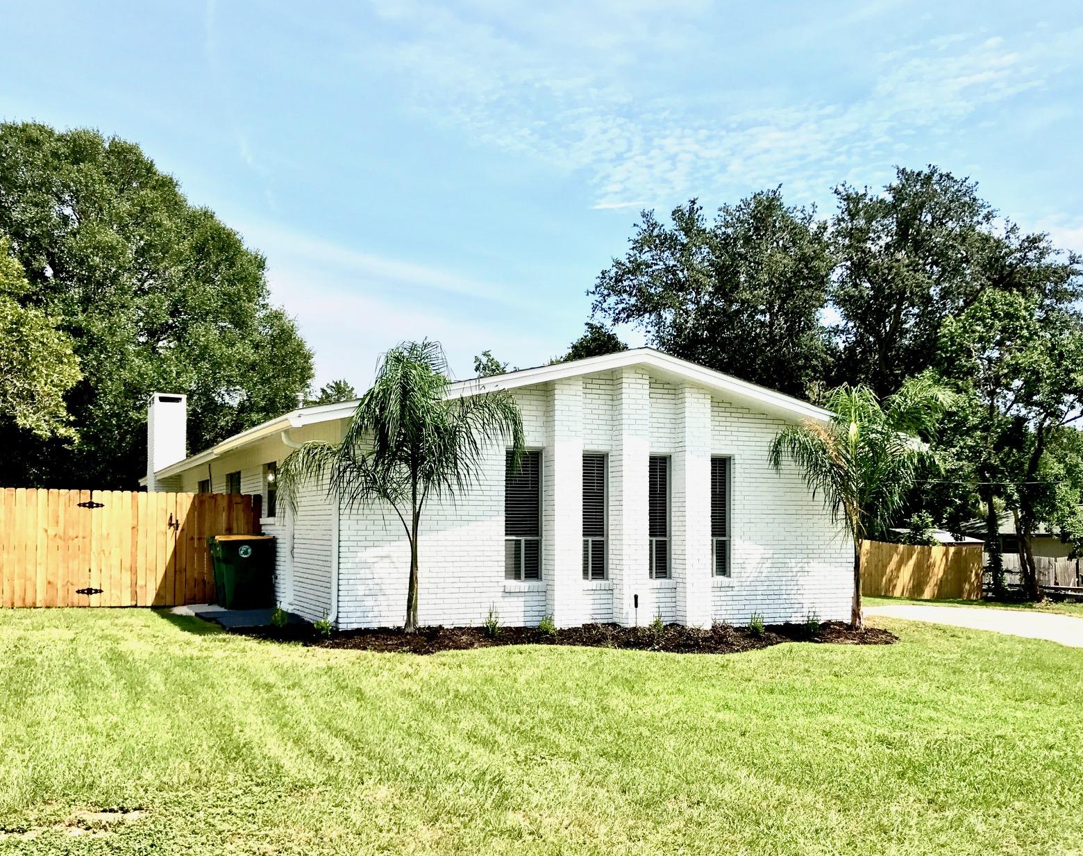 BAYOU POQUITO - Residential