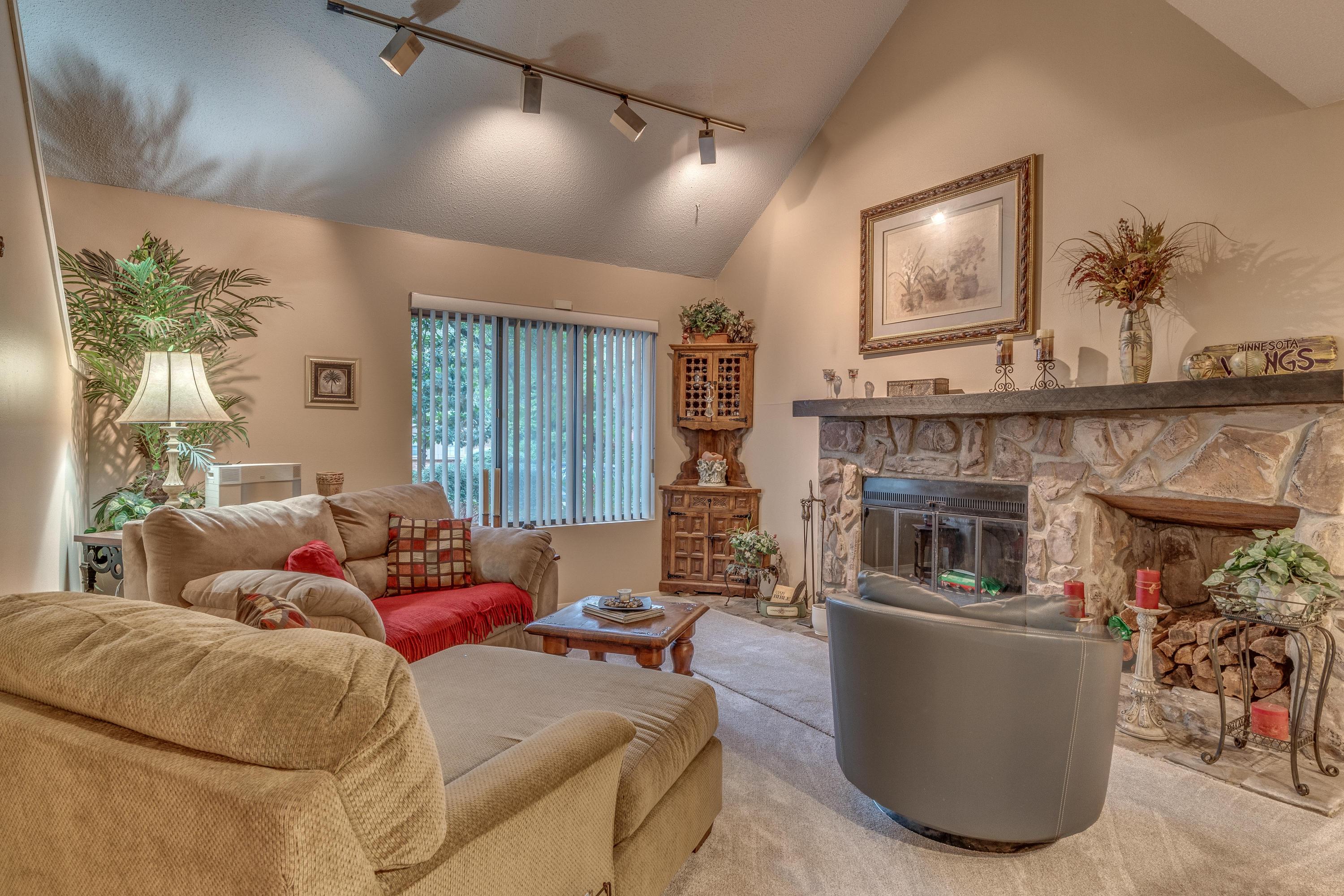 BAYOU WOODS 4TH ADD LOT 1 - Residential