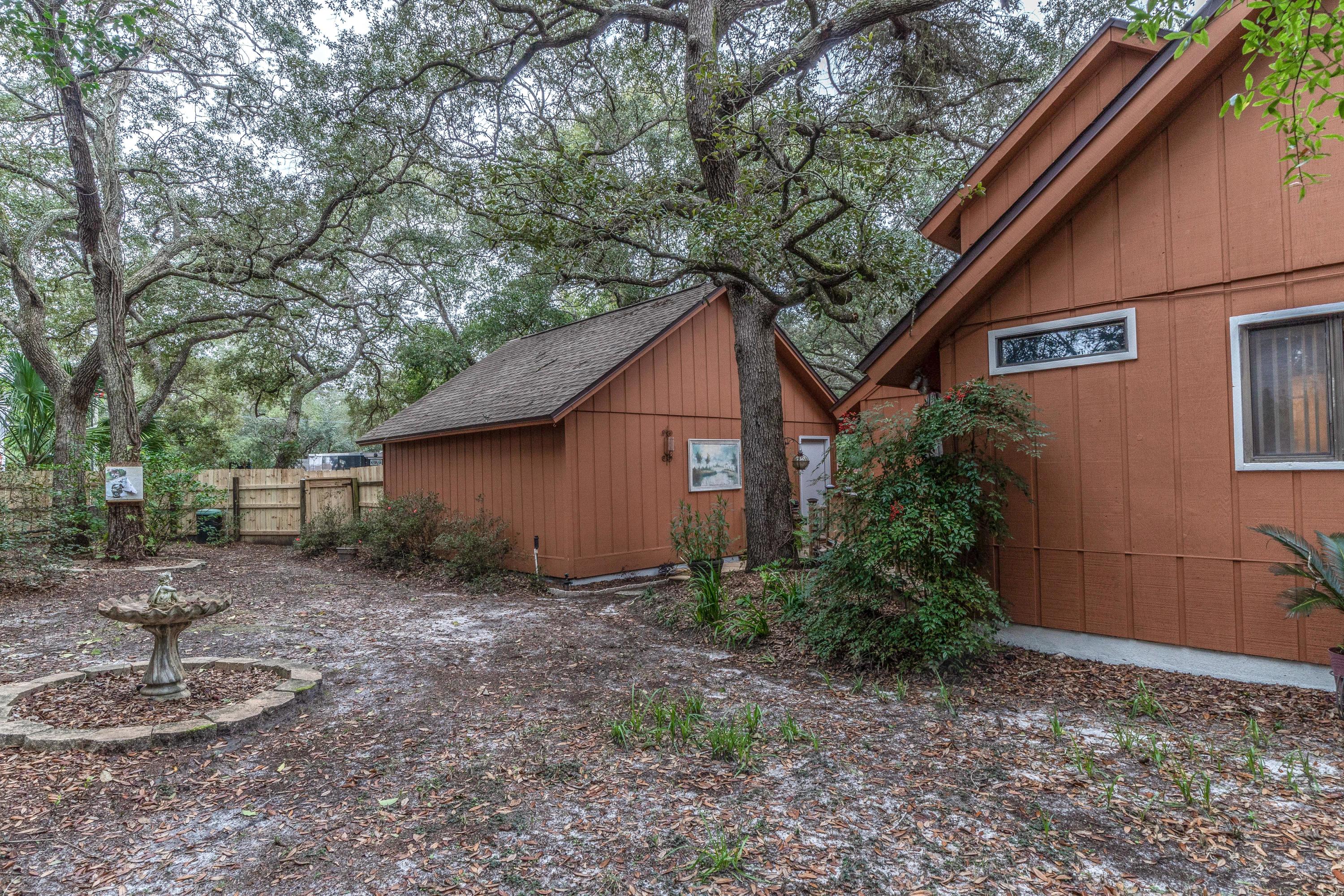 BAYOU WOODS 4TH ADD LOT 1 - Residential