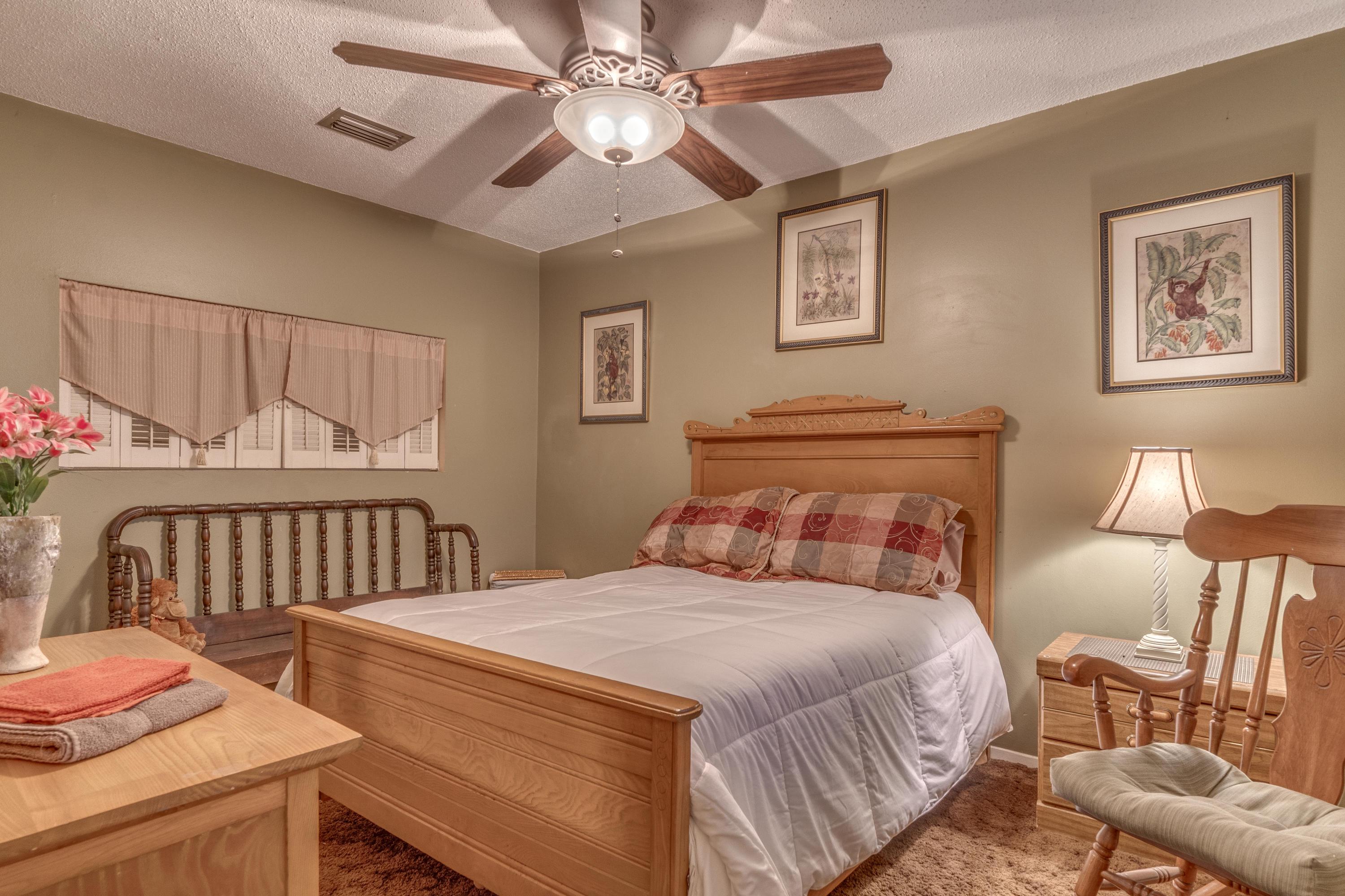 BAYOU WOODS 4TH ADD LOT 1 - Residential