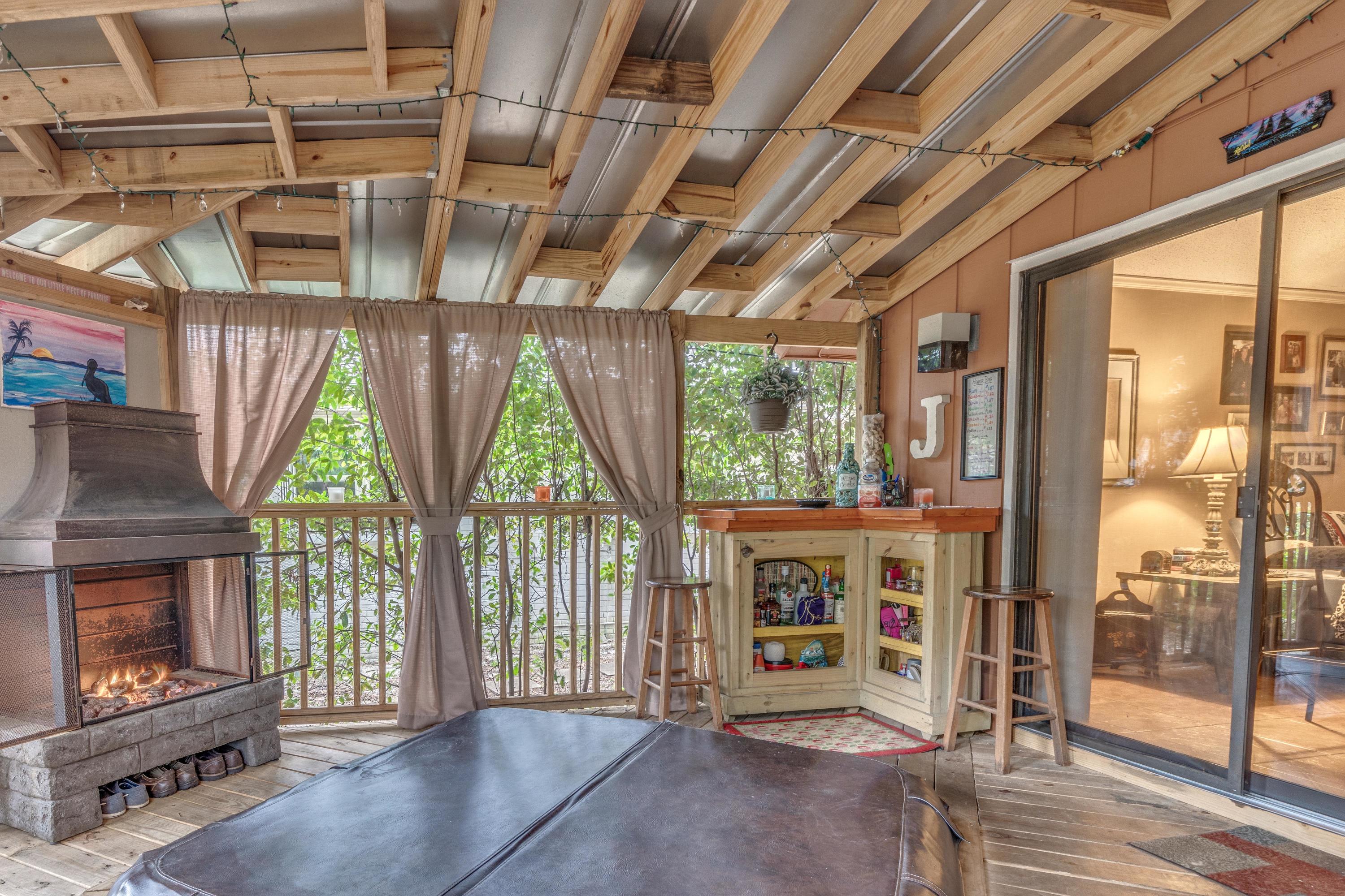 BAYOU WOODS 4TH ADD LOT 1 - Residential