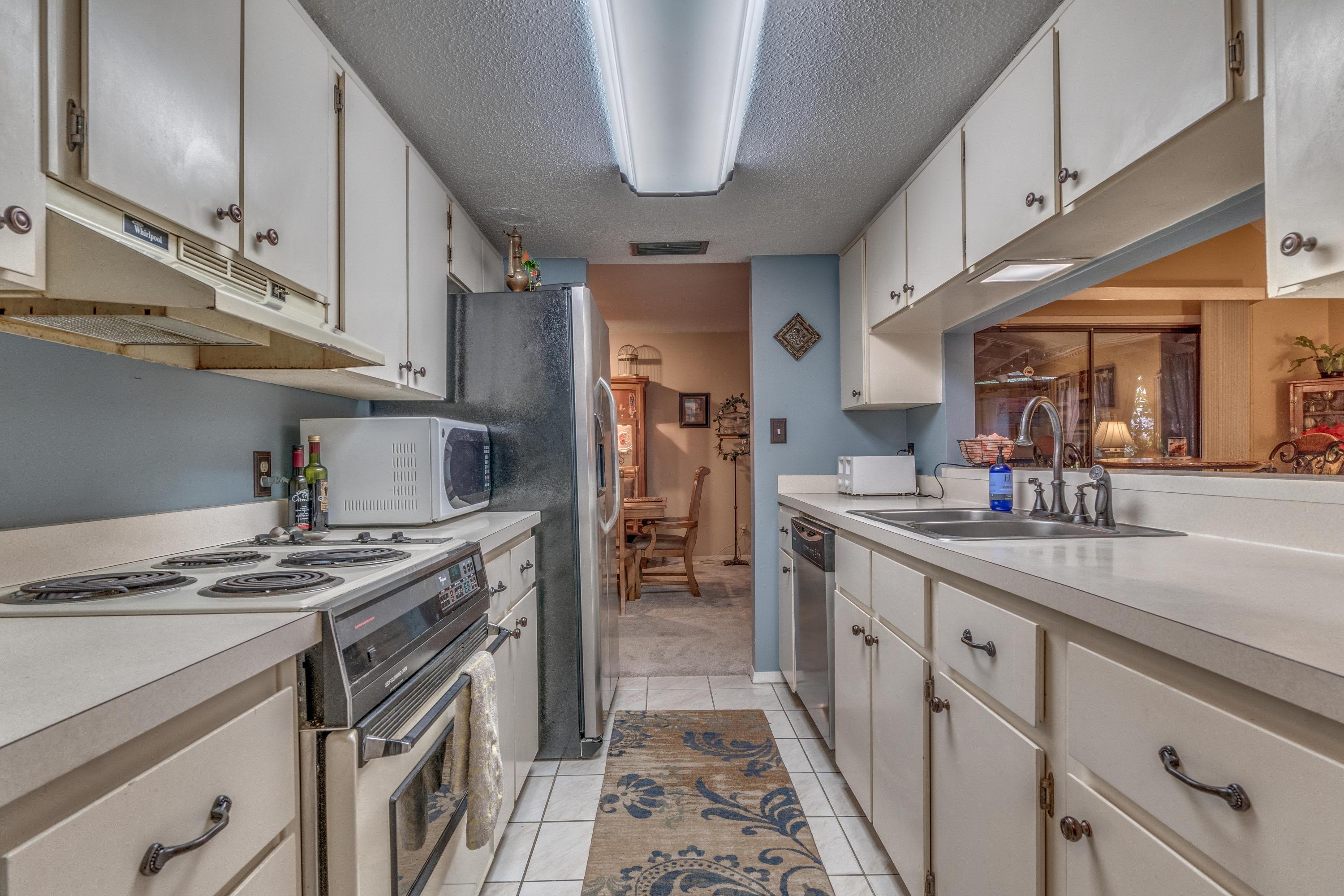 BAYOU WOODS 4TH ADD LOT 1 - Residential