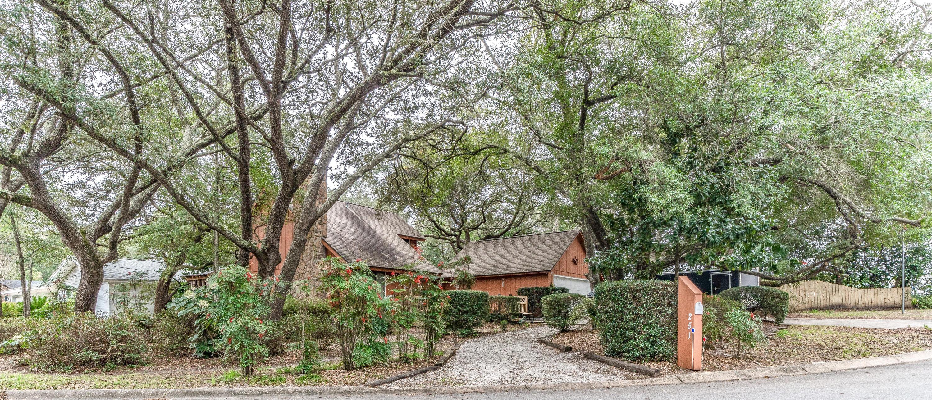 BAYOU WOODS 4TH ADD LOT 1 - Residential