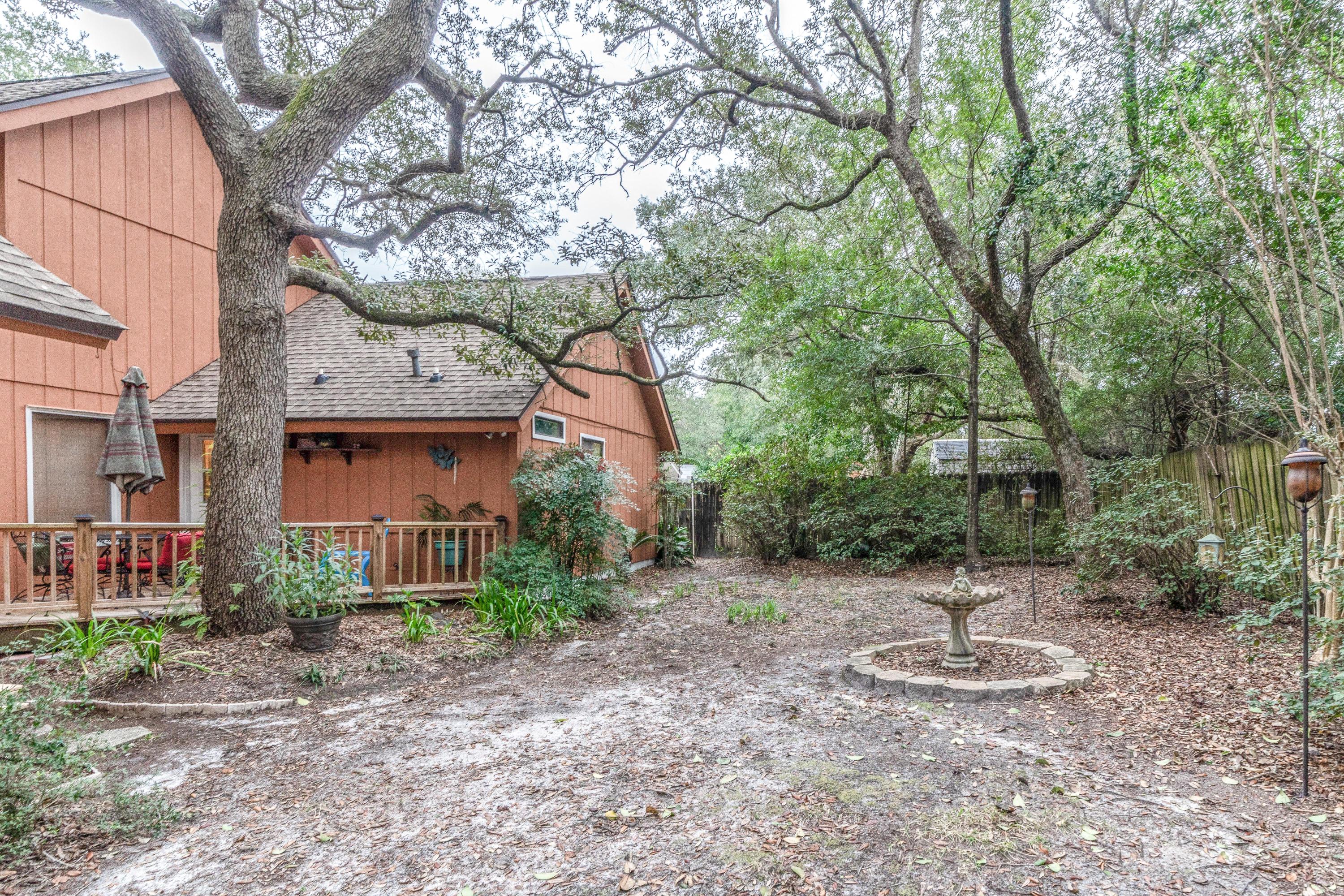 BAYOU WOODS 4TH ADD LOT 1 - Residential