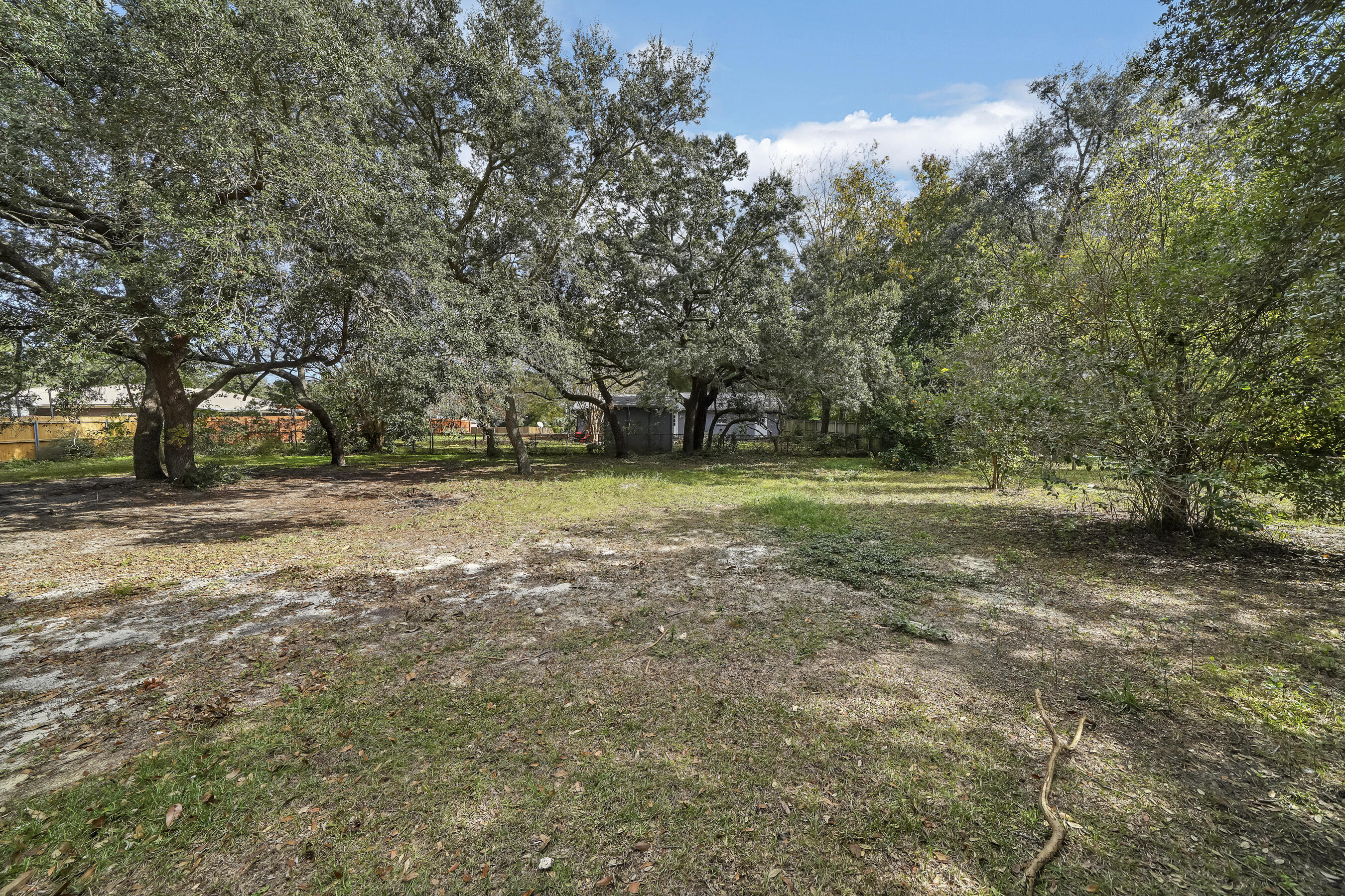 CHEROKEE ACRES - Residential