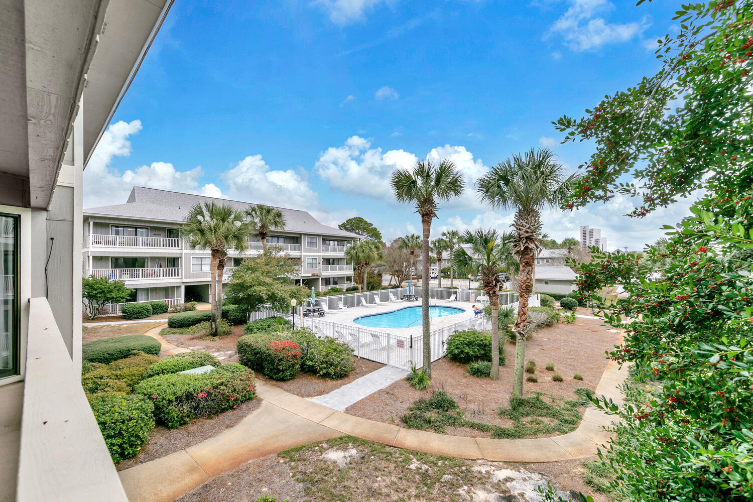 BEACHWOOD VILLAS CONDO PH 2 - Residential