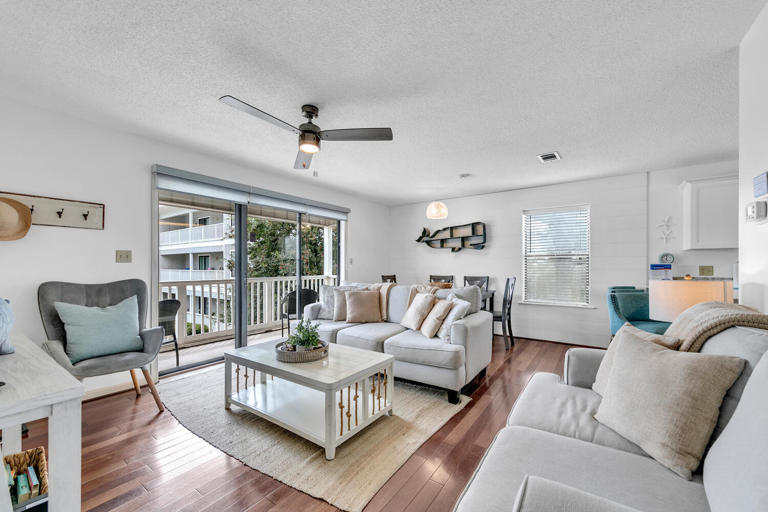 BEACHWOOD VILLAS CONDO PH 2 - Residential