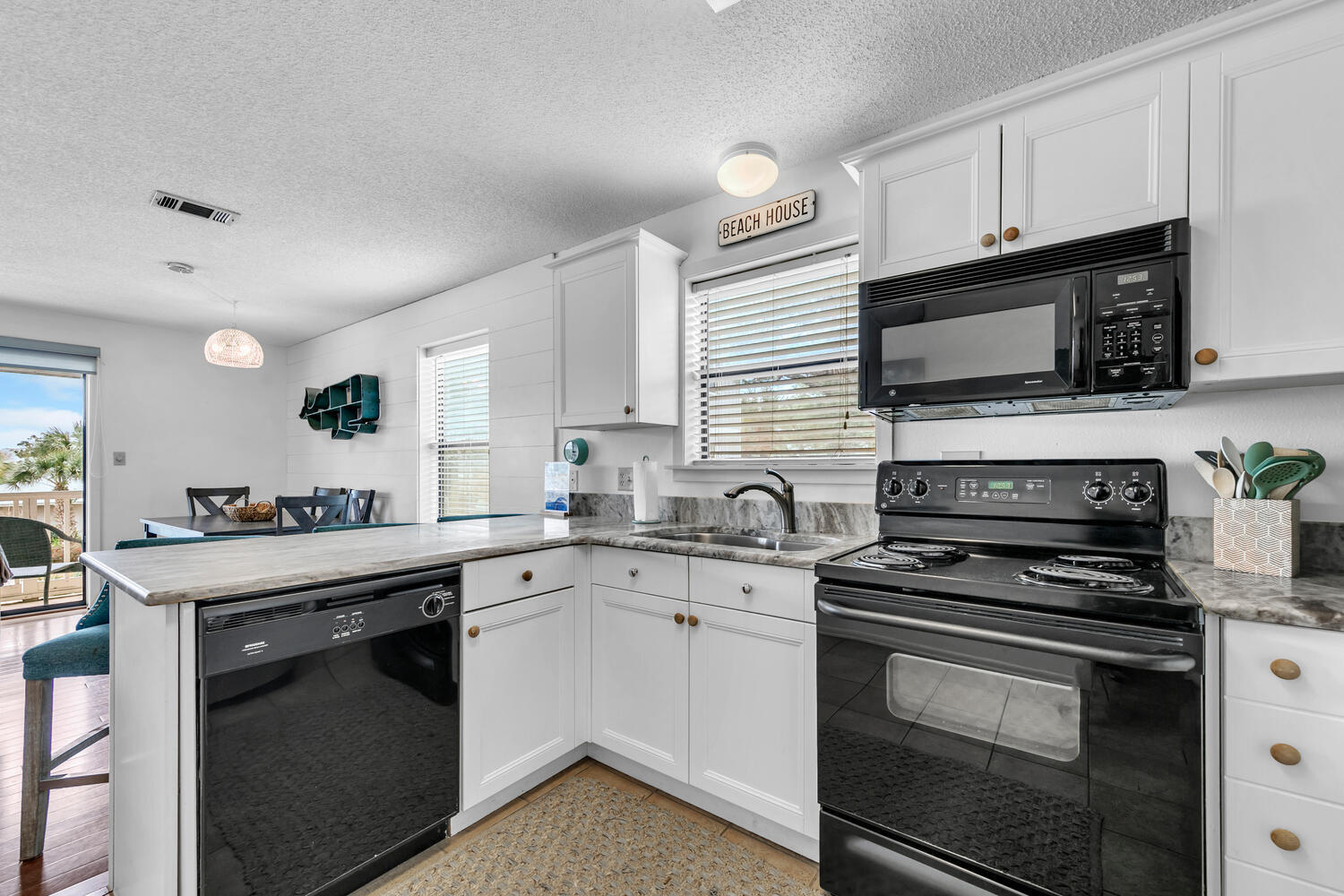 BEACHWOOD VILLAS CONDO PH 2 - Residential