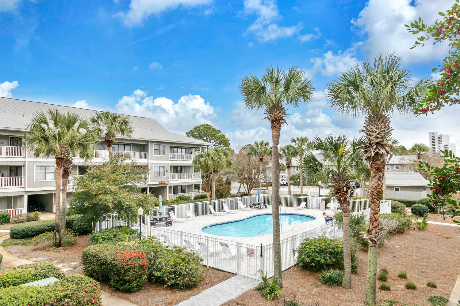 BEACHWOOD VILLAS CONDO PH 2 - Residential