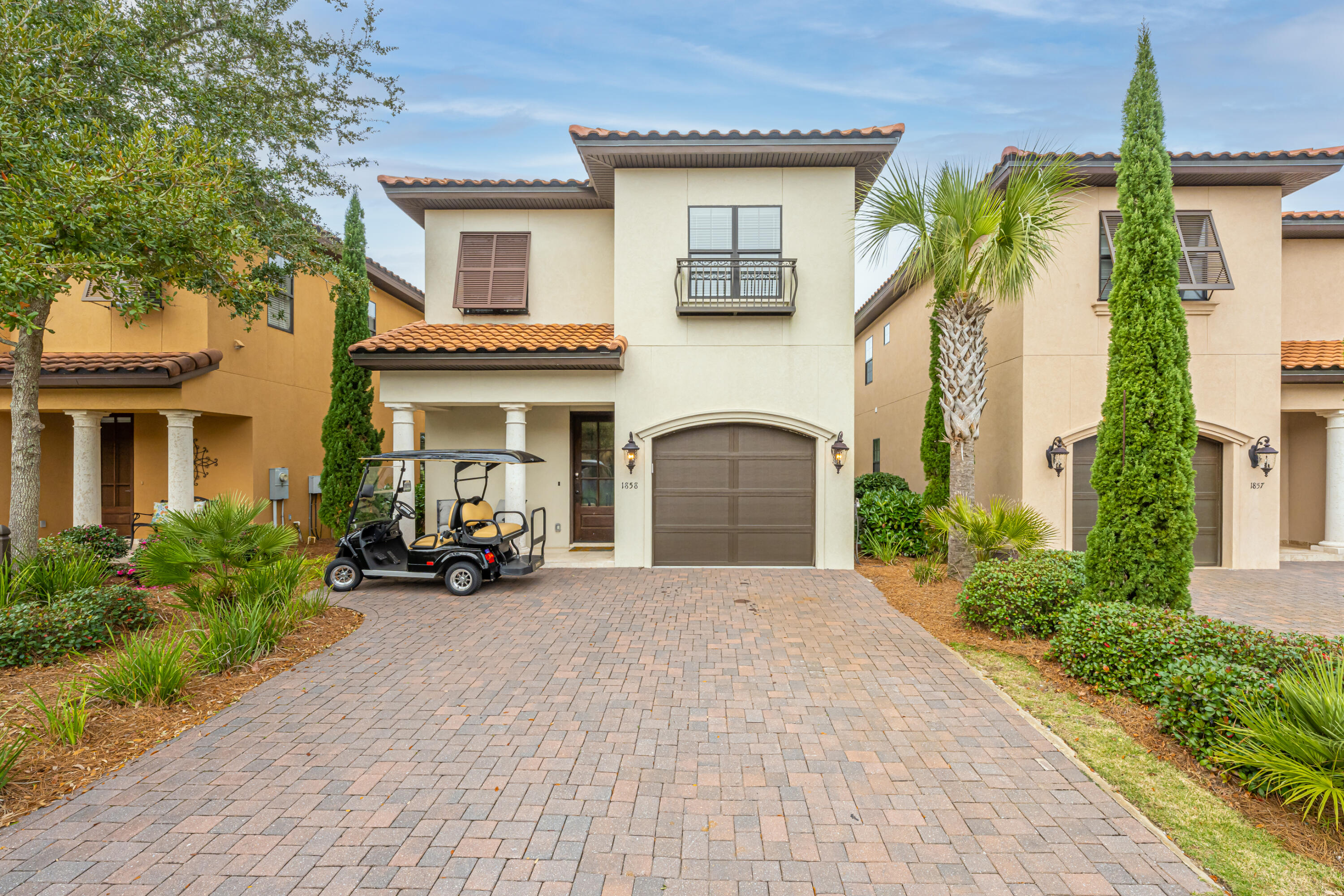 VILLA LAGO - Residential