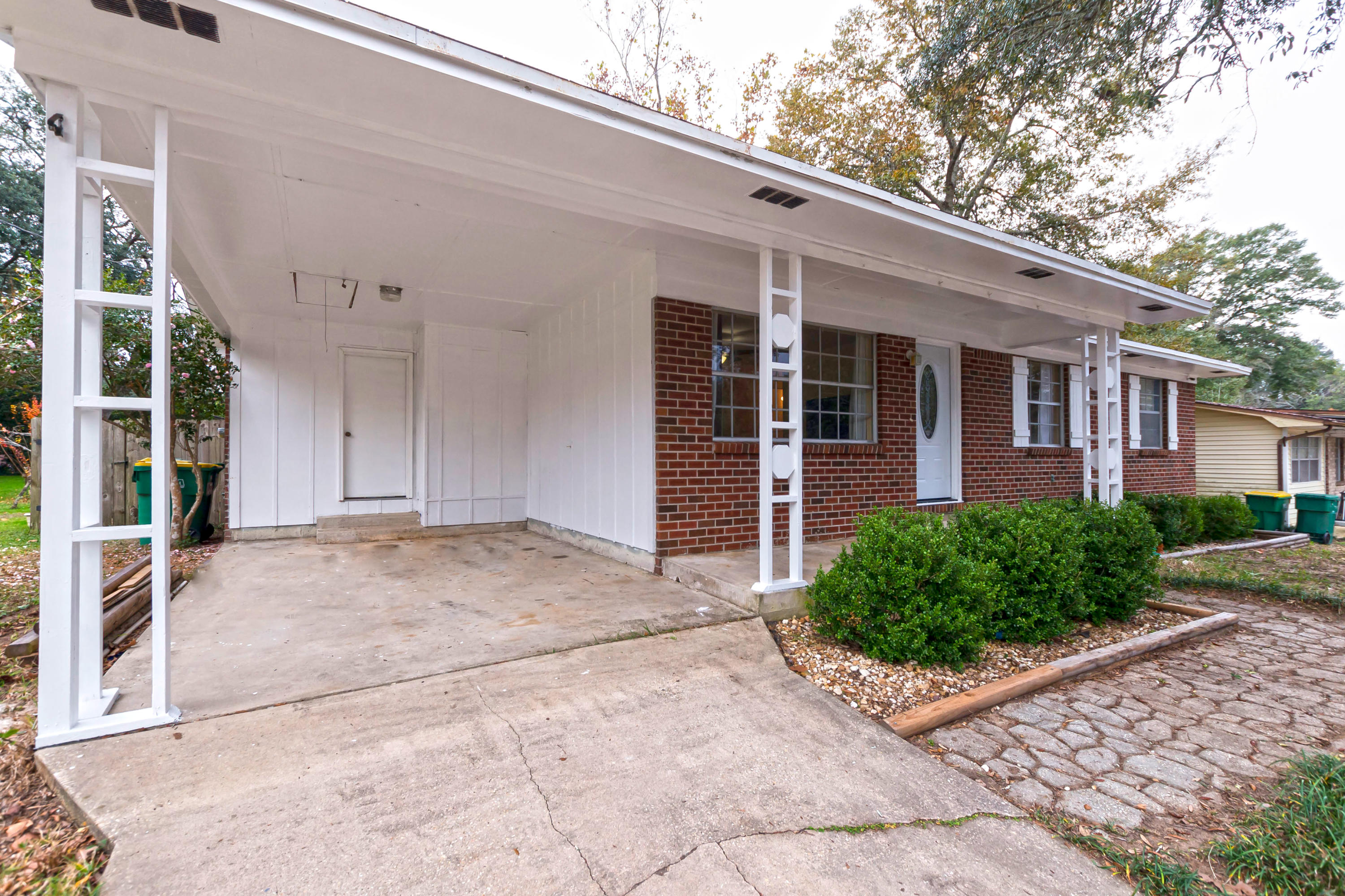 Well maintained home in the heart of Niceville! Fresh paint throughout, beautiful laminate wood floors, and the kitchen boasts dark oak cabinets with real tile floors. This home was well designed with a flowing layout and a large laundry room. Fully fenced backyard with storage. 1/2 mile walk to Lions Park with public boat ramp and gorgeous views of the Sunset. Schedule a showing today, because this home won't be available for long!