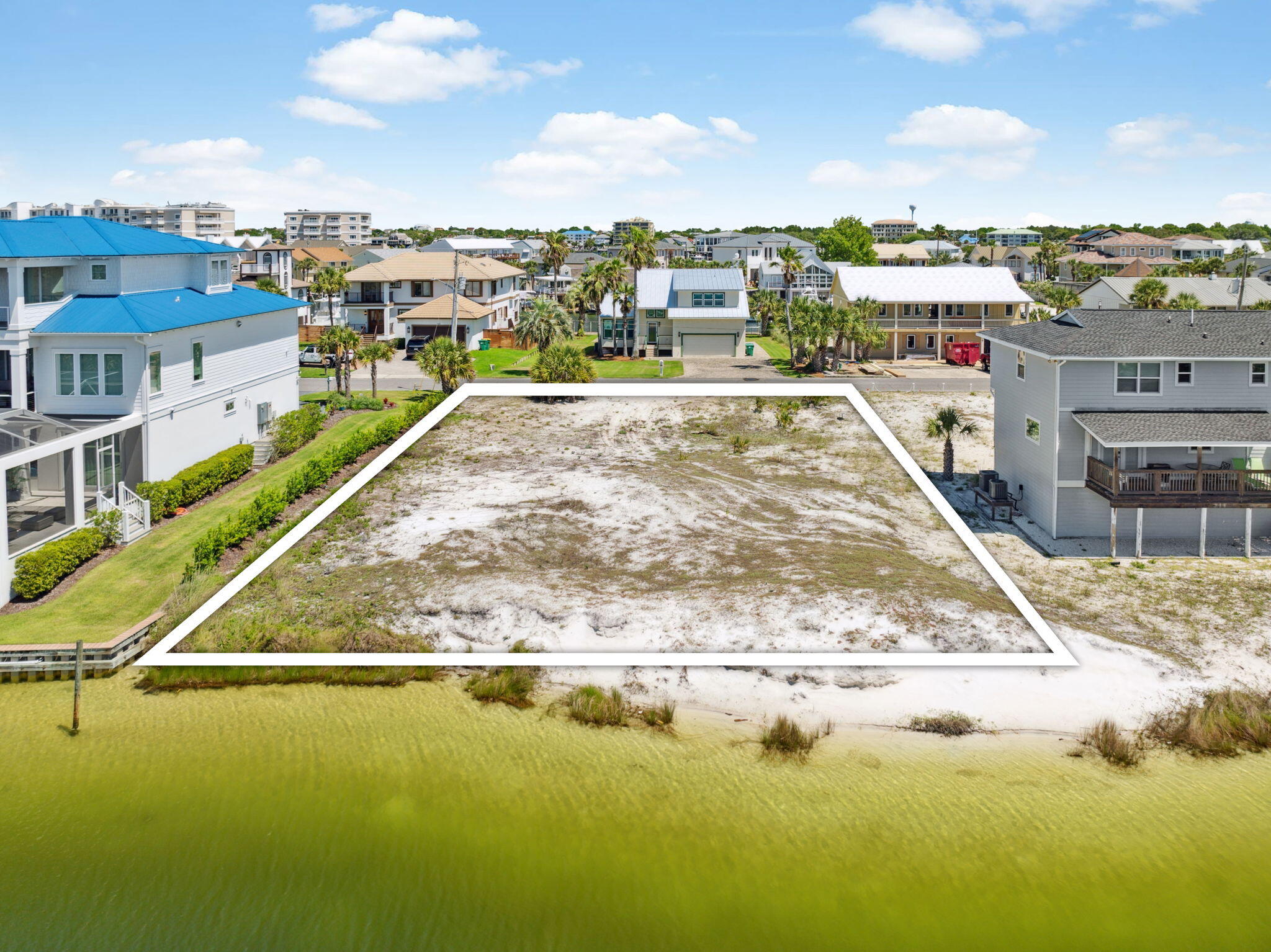 HOLIDAY ISLE - Land