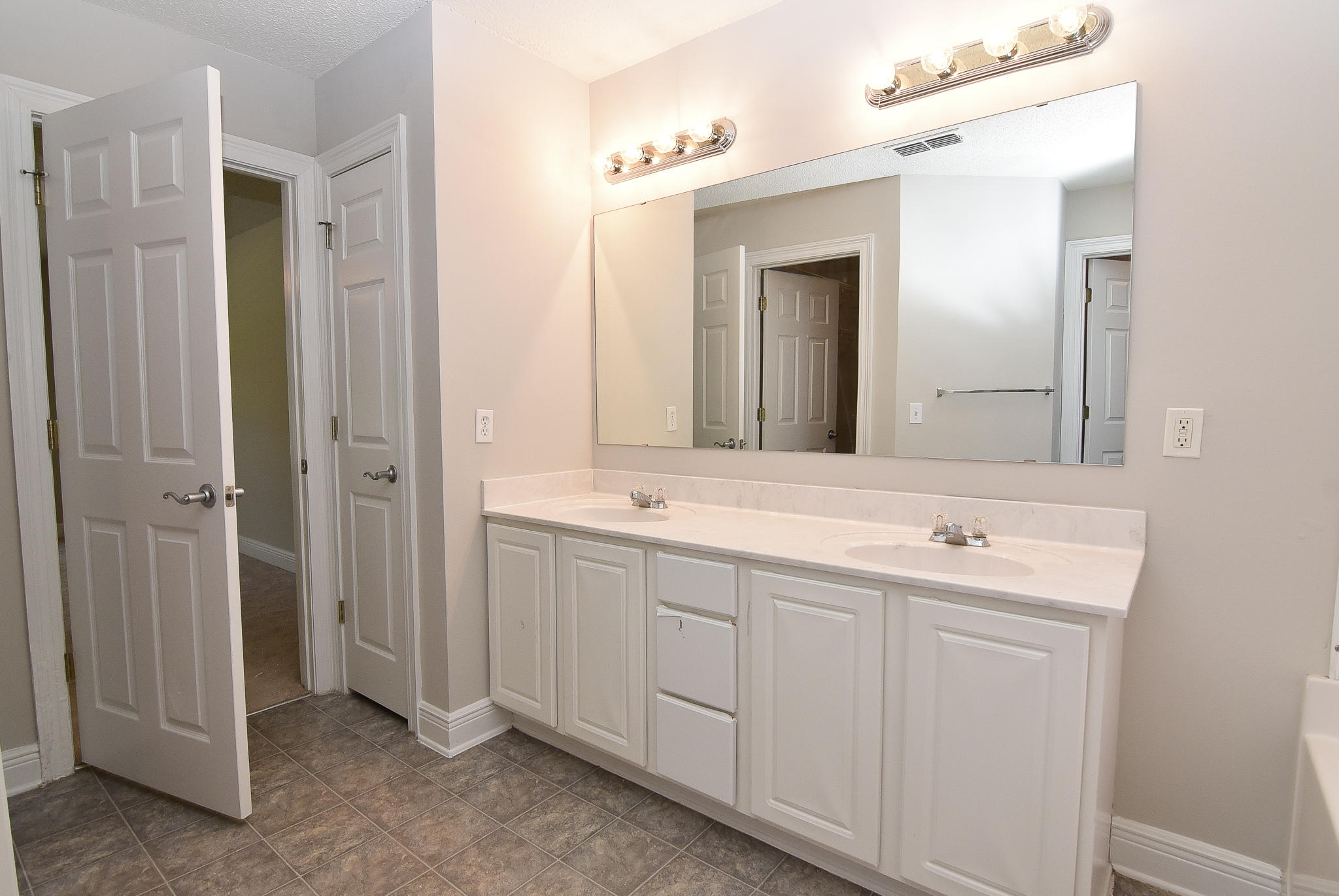 COUNTRYVIEW ESTATES 10TH ADDN - Residential