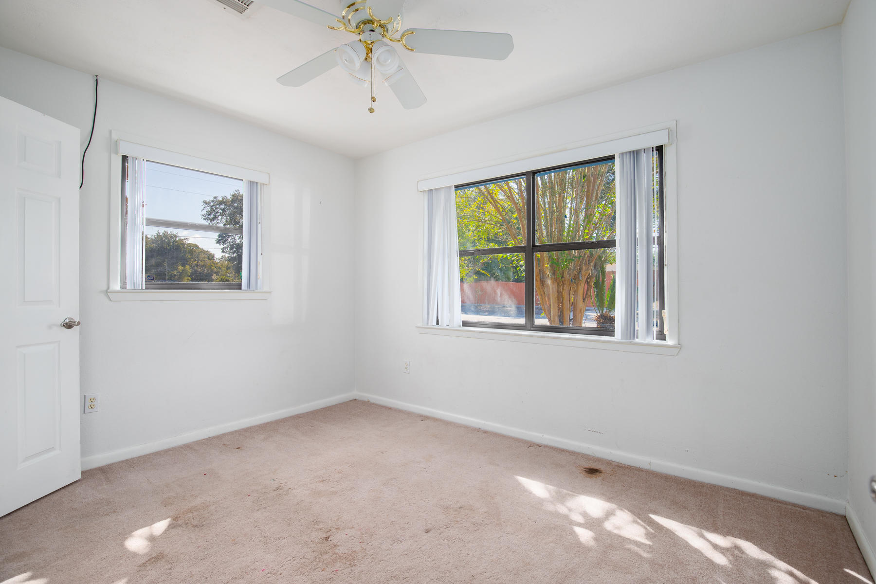 OAK TREE PARK - Residential