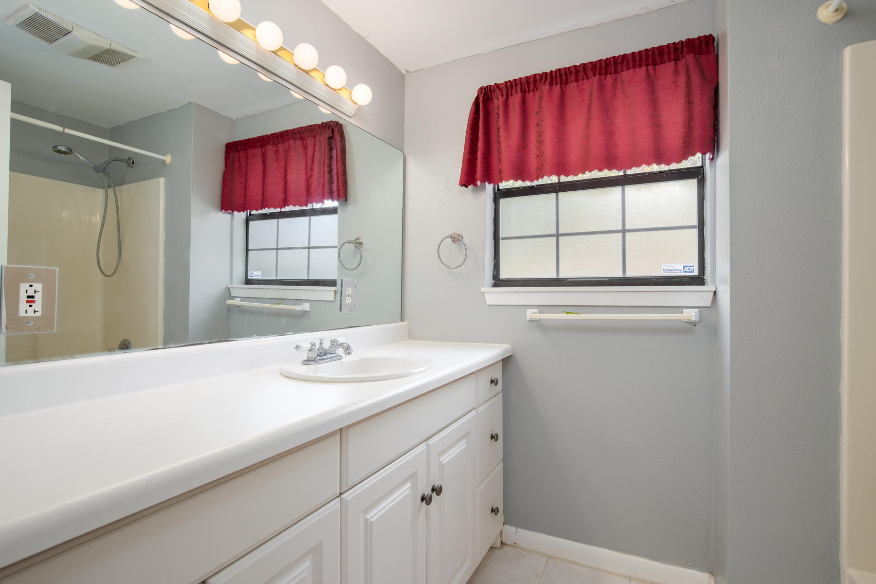 OAK TREE PARK - Residential