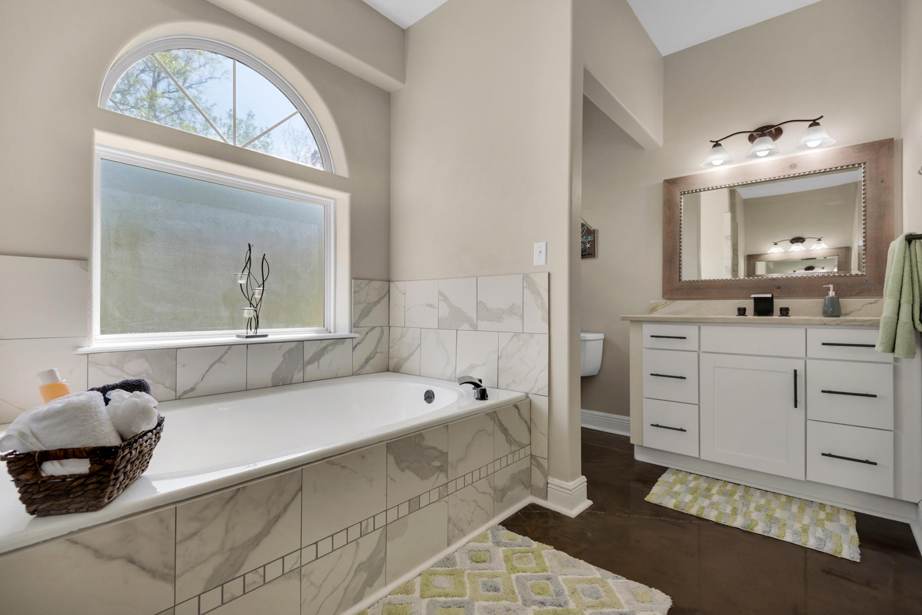 Bay Loop Rd - Residential