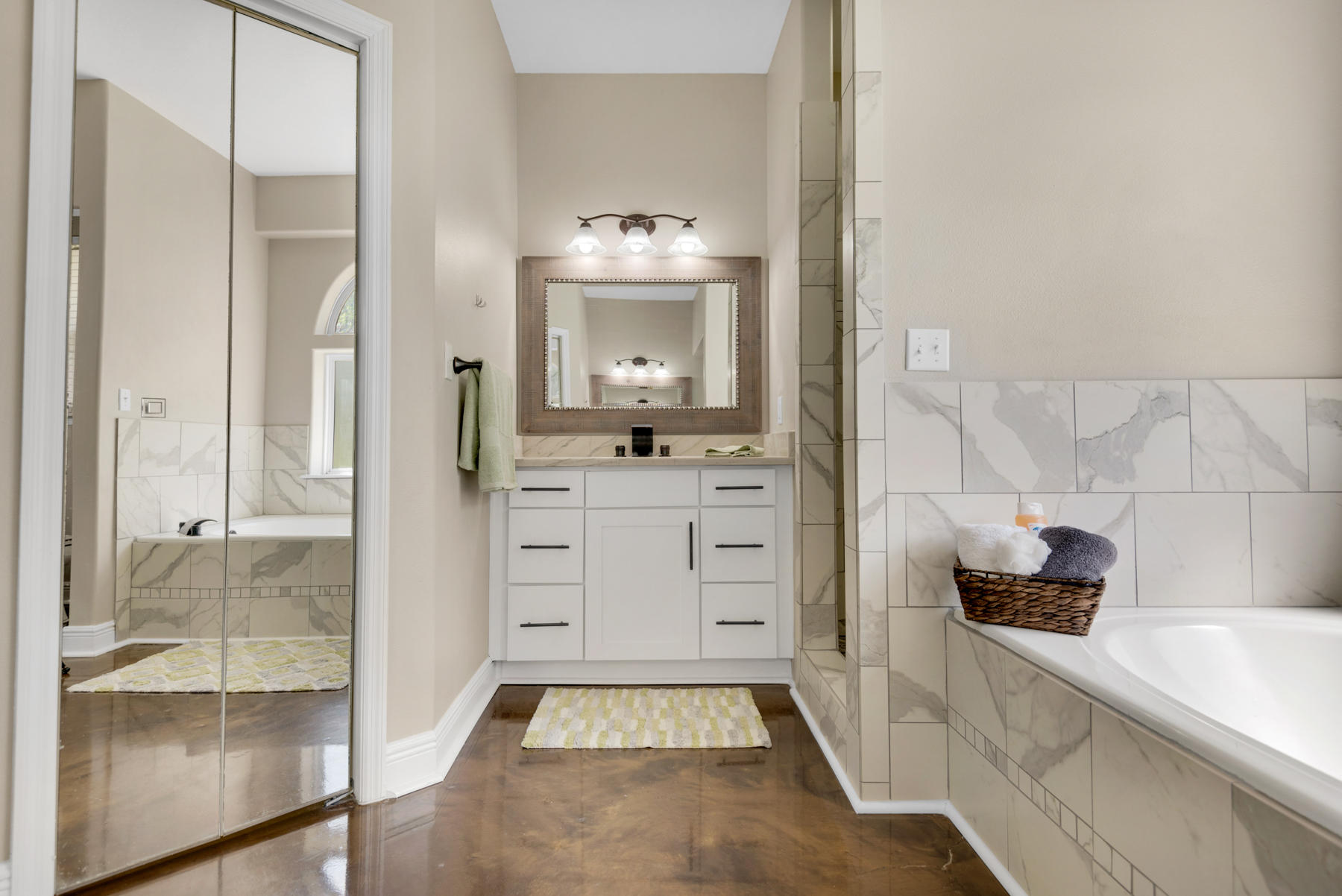 Bay Loop Rd - Residential