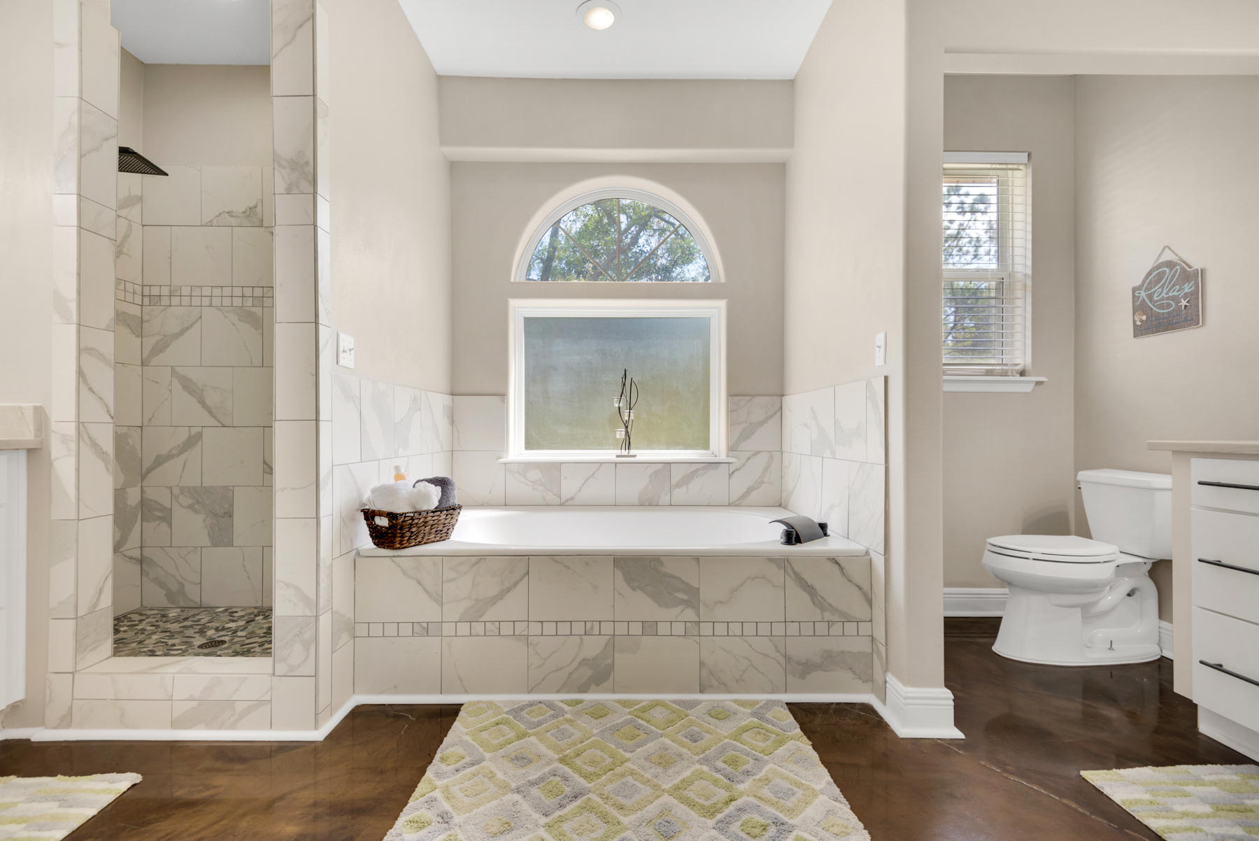 Bay Loop Rd - Residential