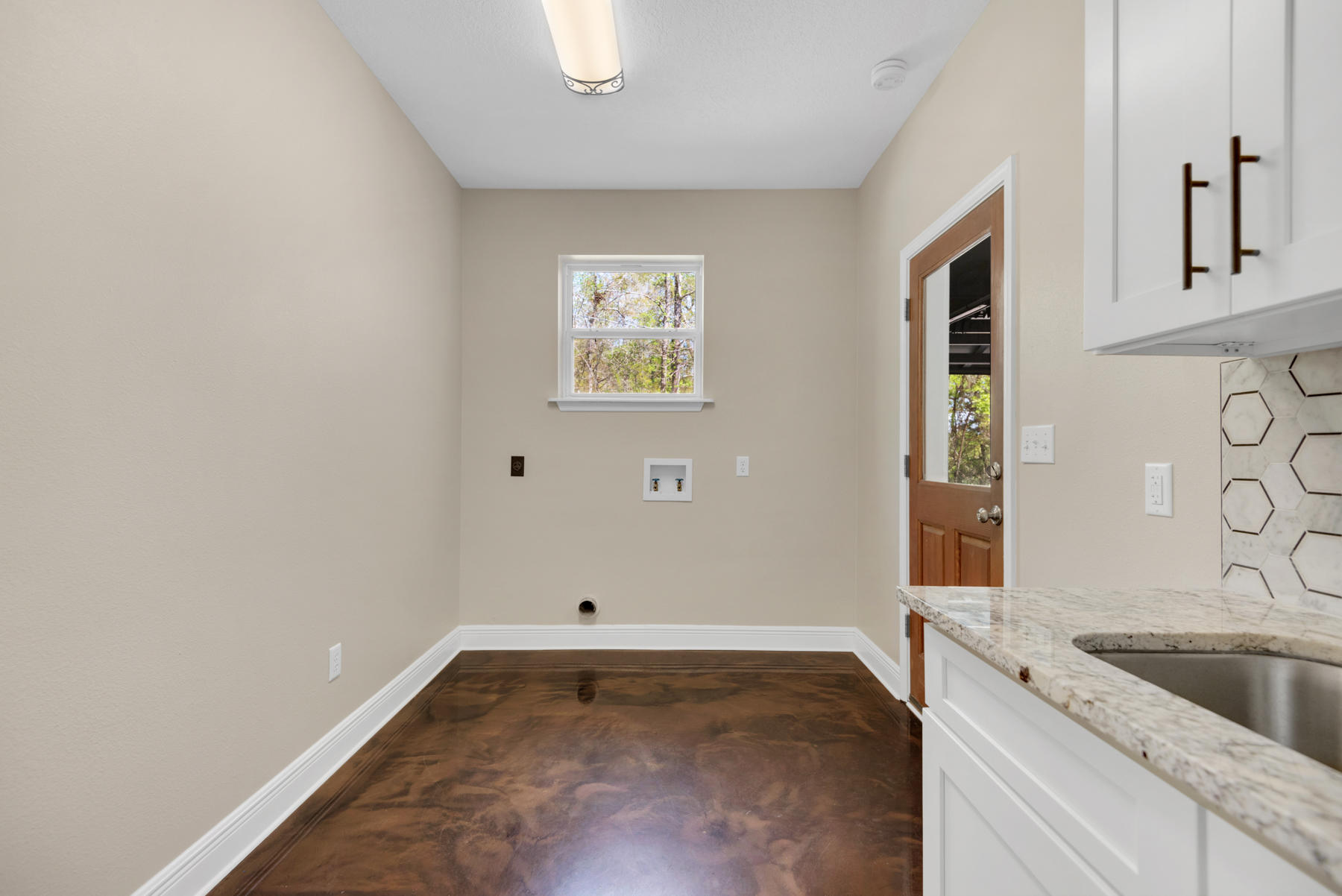 Bay Loop Rd - Residential