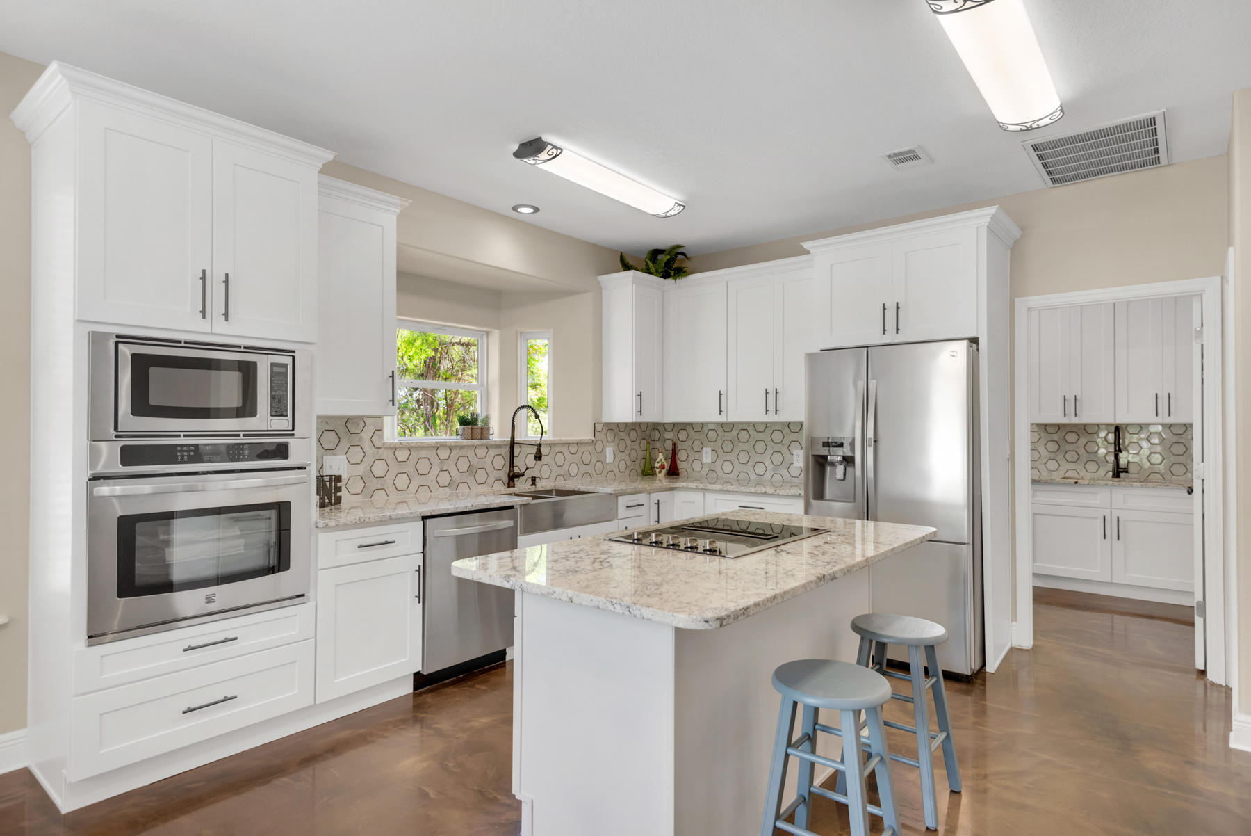 Bay Loop Rd - Residential