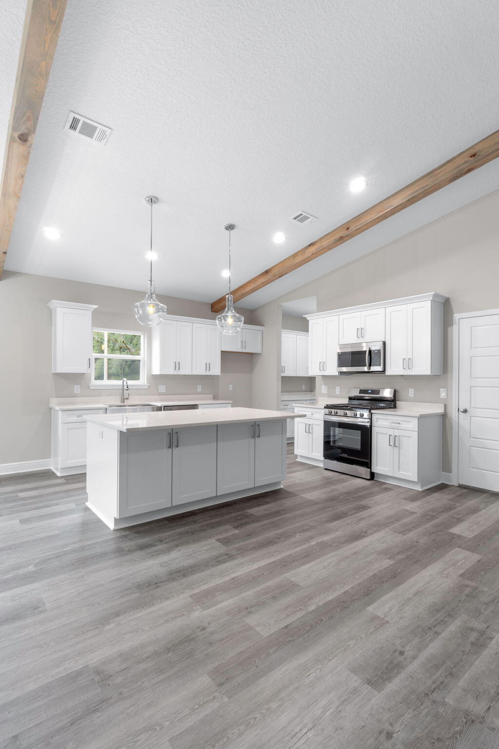 CRESCENT SHORES - Residential