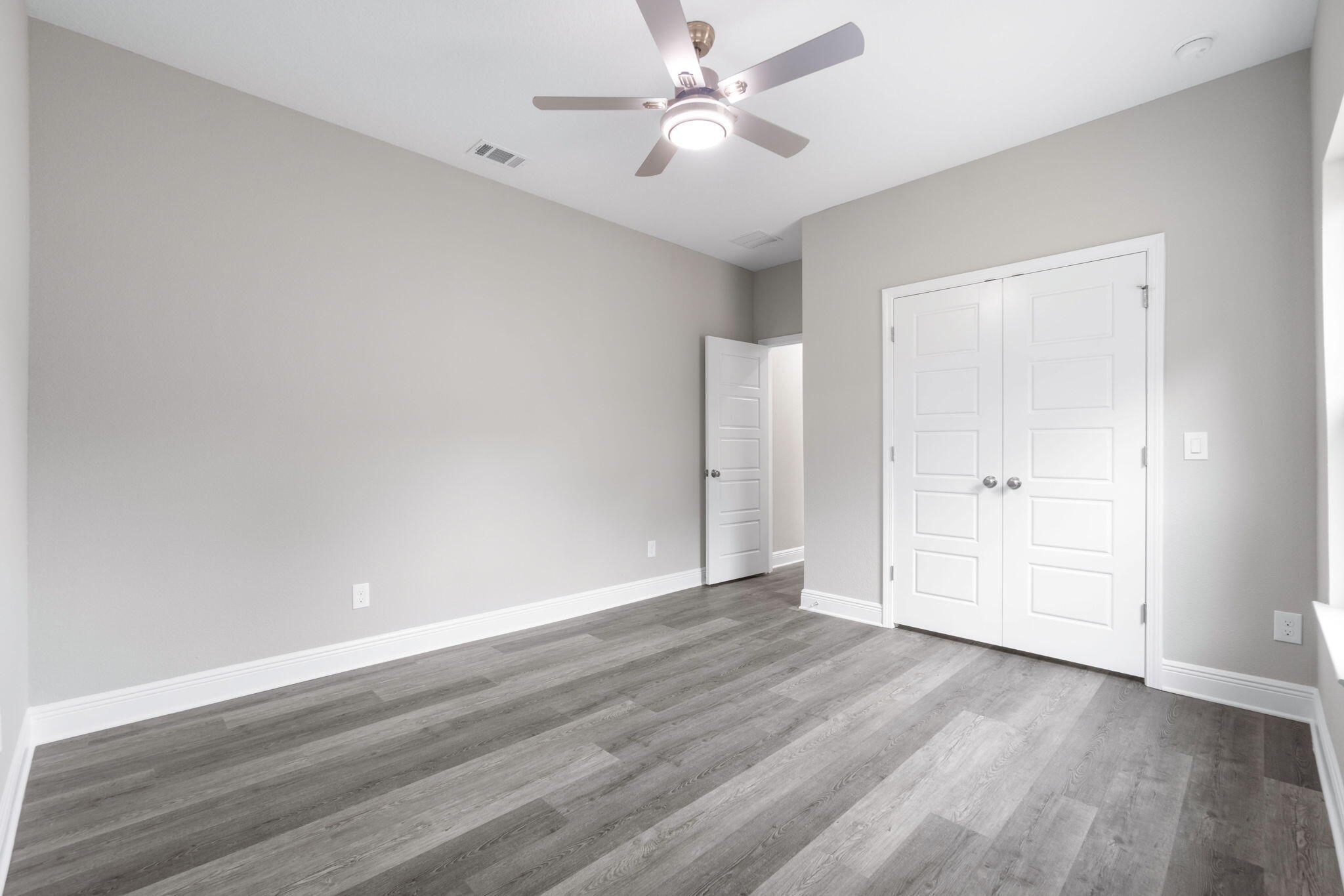 CRESCENT SHORES - Residential