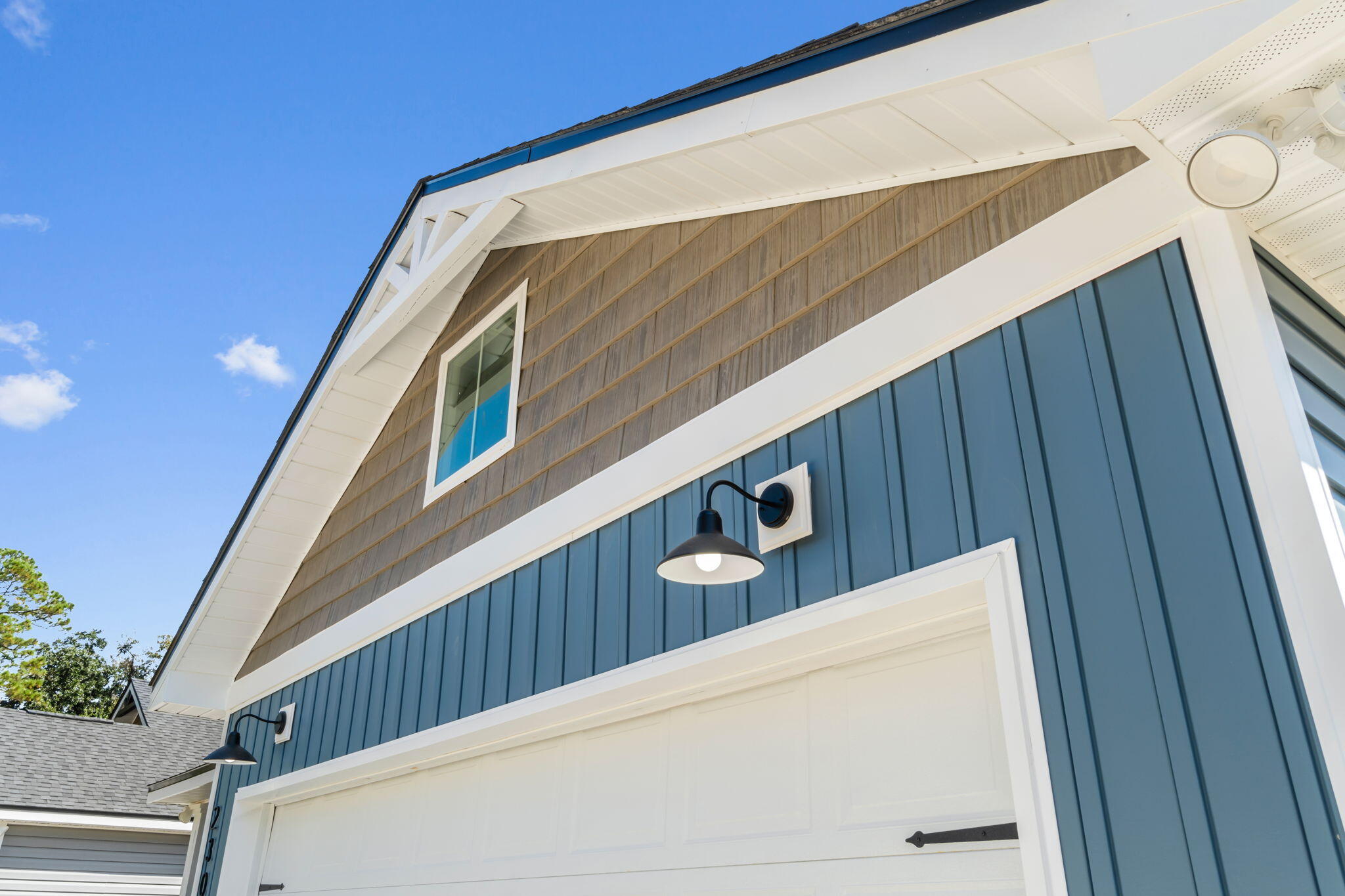 CRESCENT SHORES - Residential