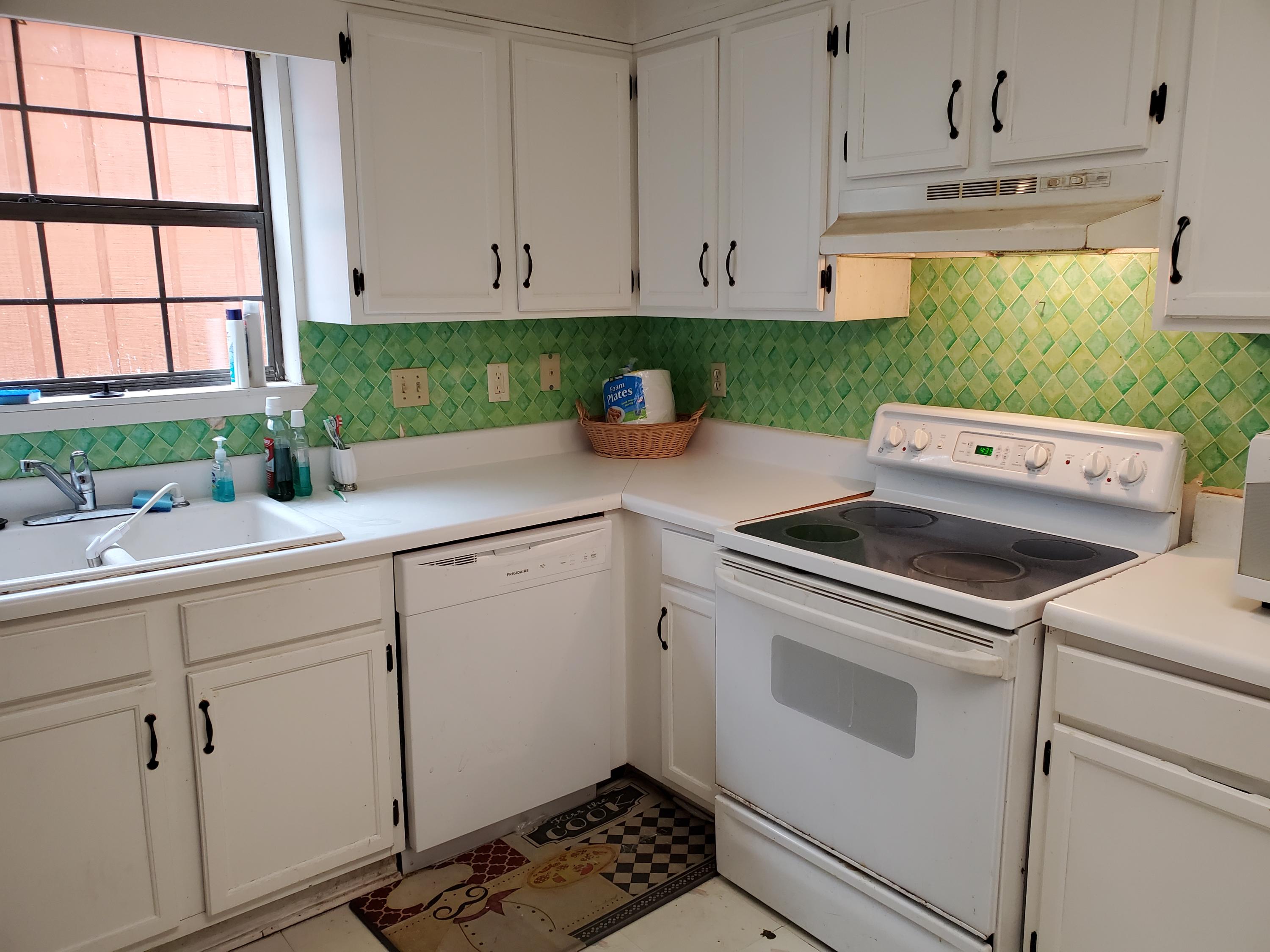 PINE SHADOWS T/H - Residential