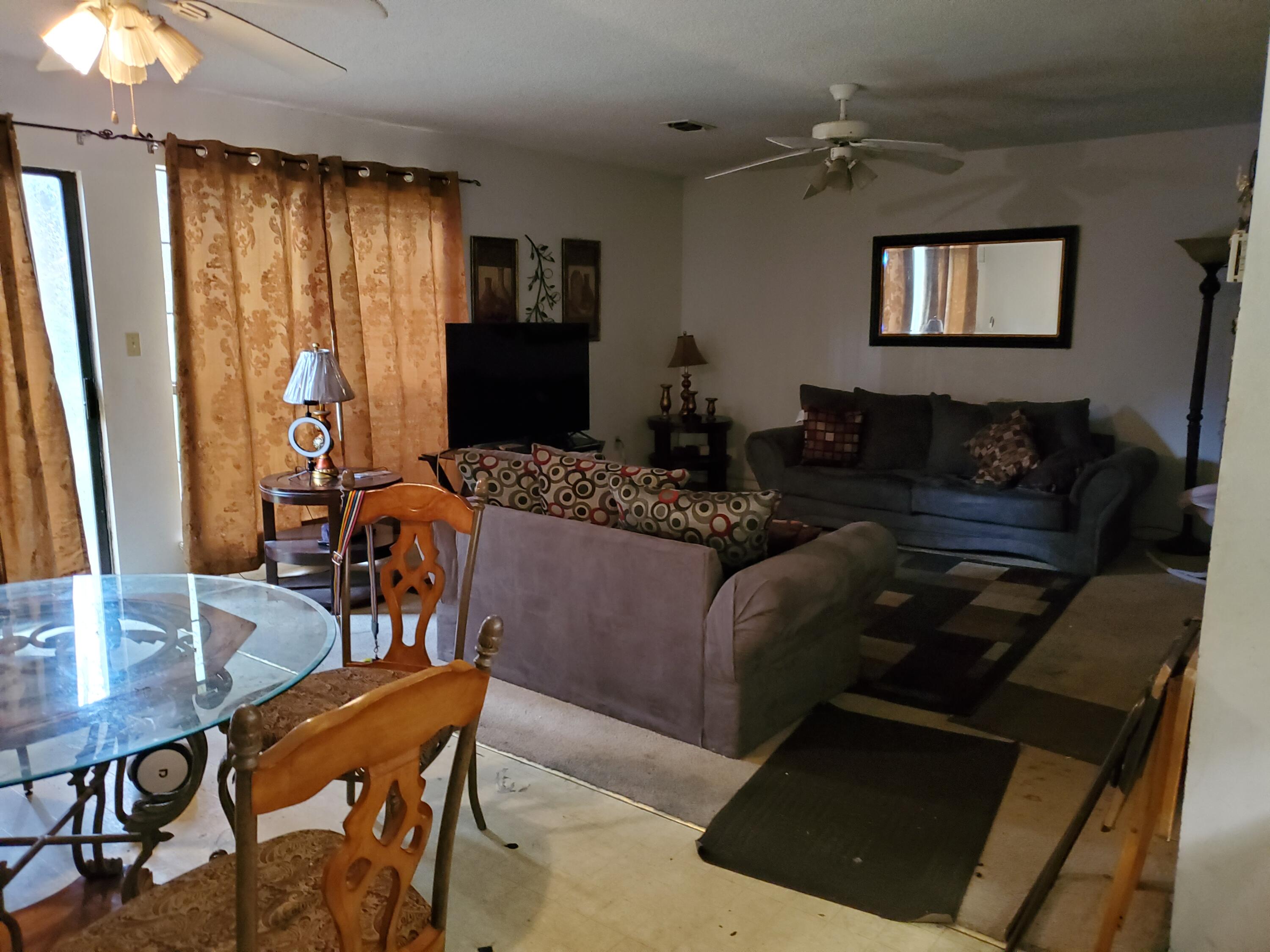 PINE SHADOWS T/H - Residential