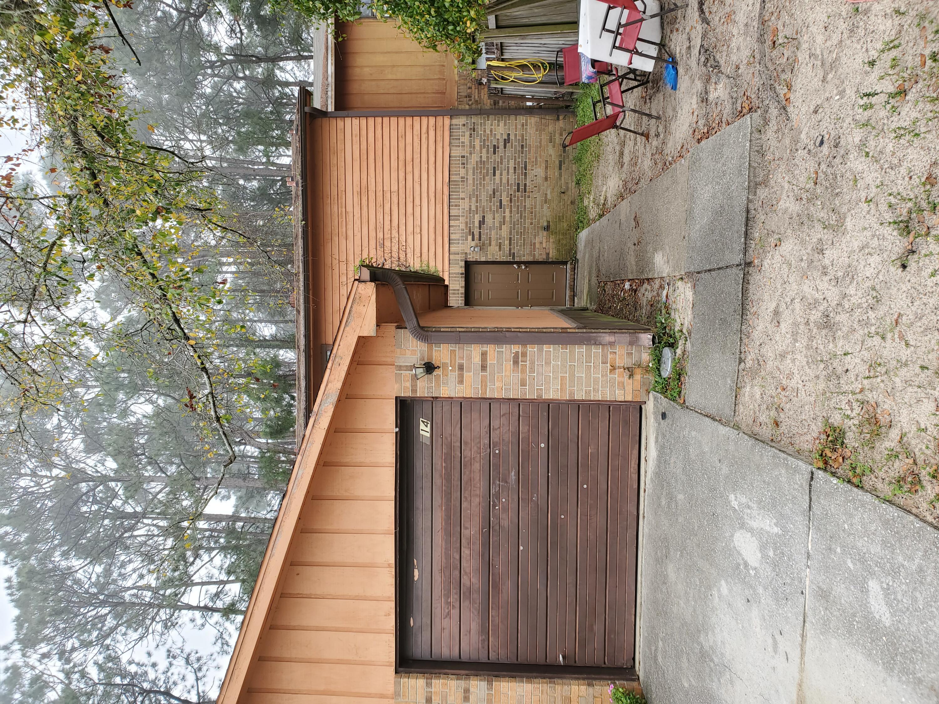 PINE SHADOWS T/H - Residential