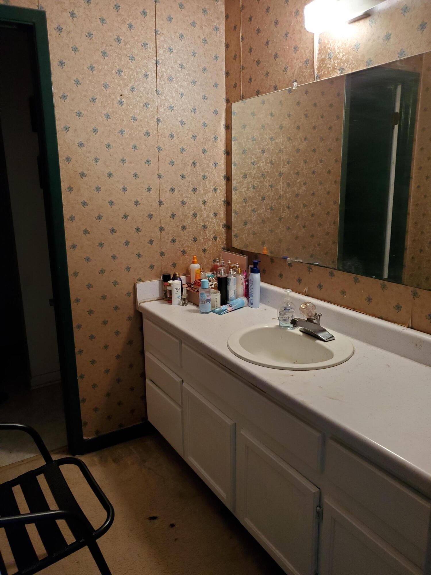 PINE SHADOWS T/H - Residential