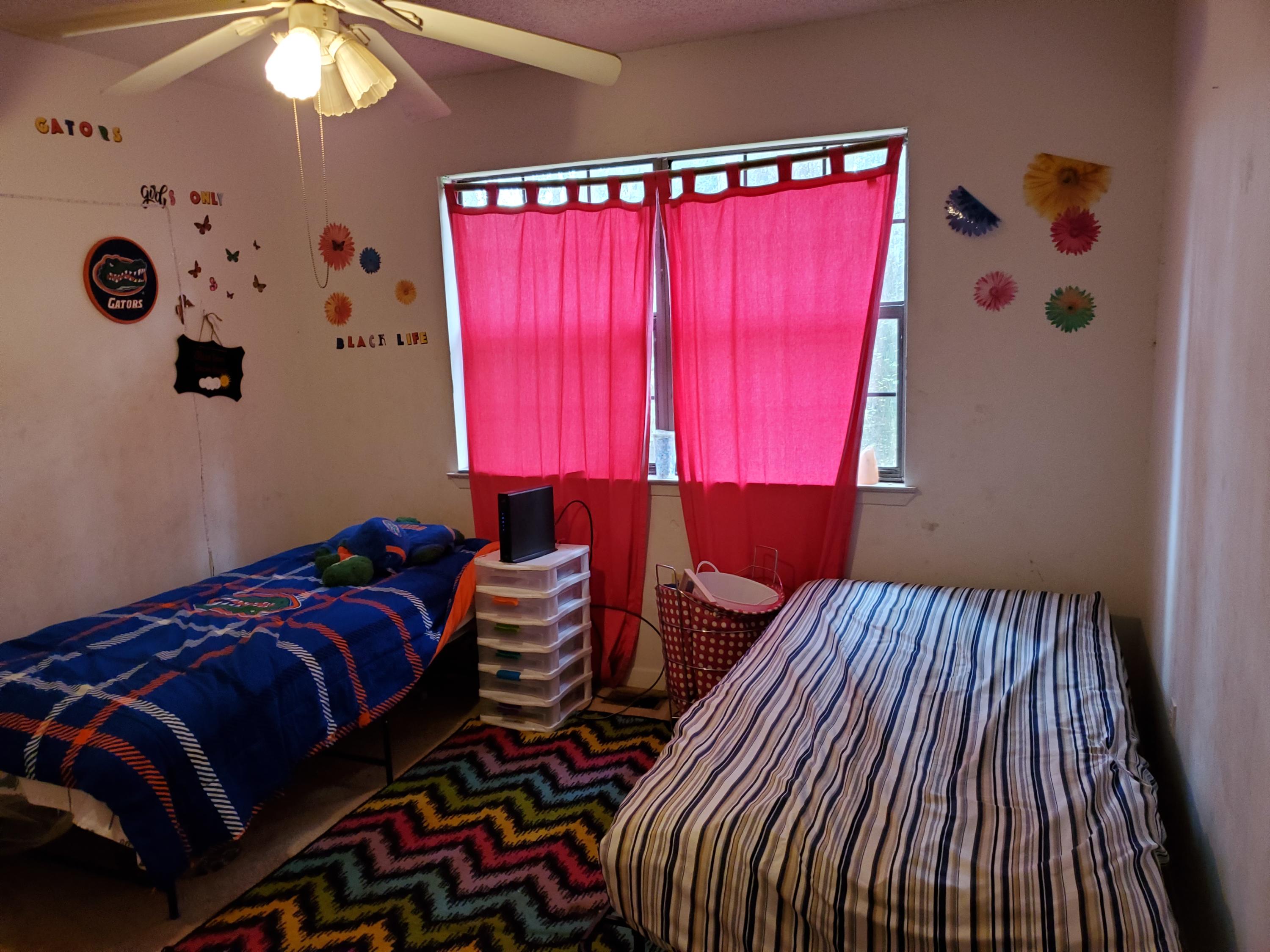 PINE SHADOWS T/H - Residential