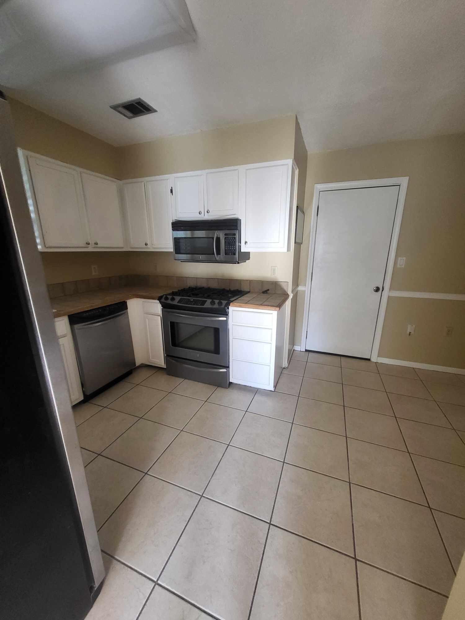 Holly/Navarre - Residential Lease