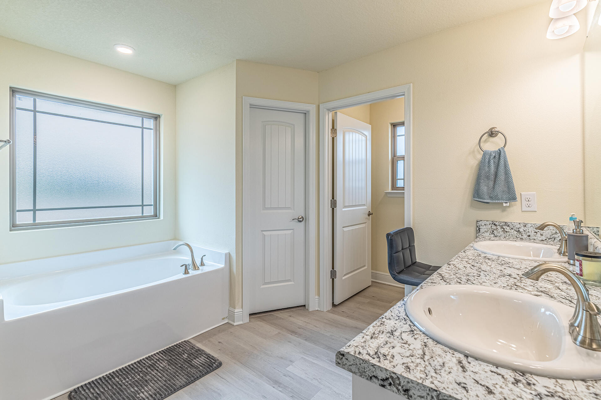 HIDDEN VALLEY - Residential